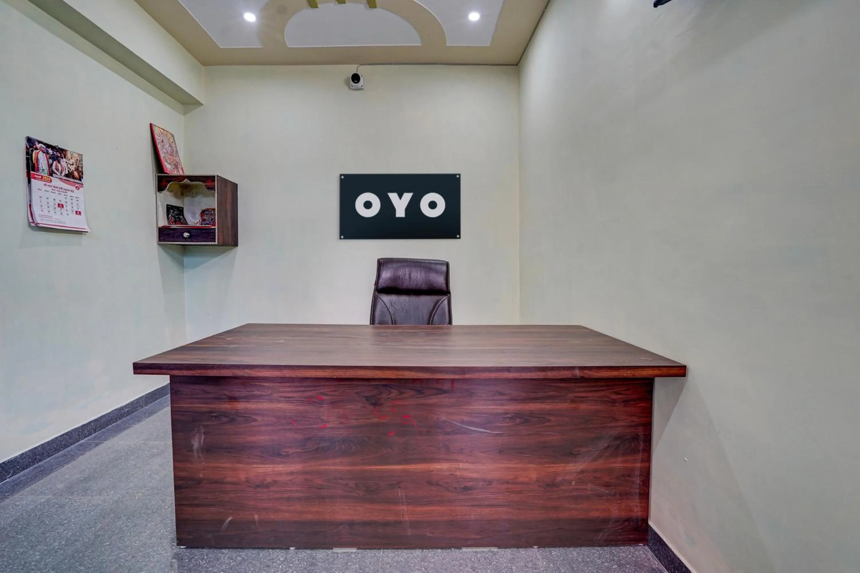 Lobby or reception in Hotel O by OYO Hira Royal Palace And Lawn