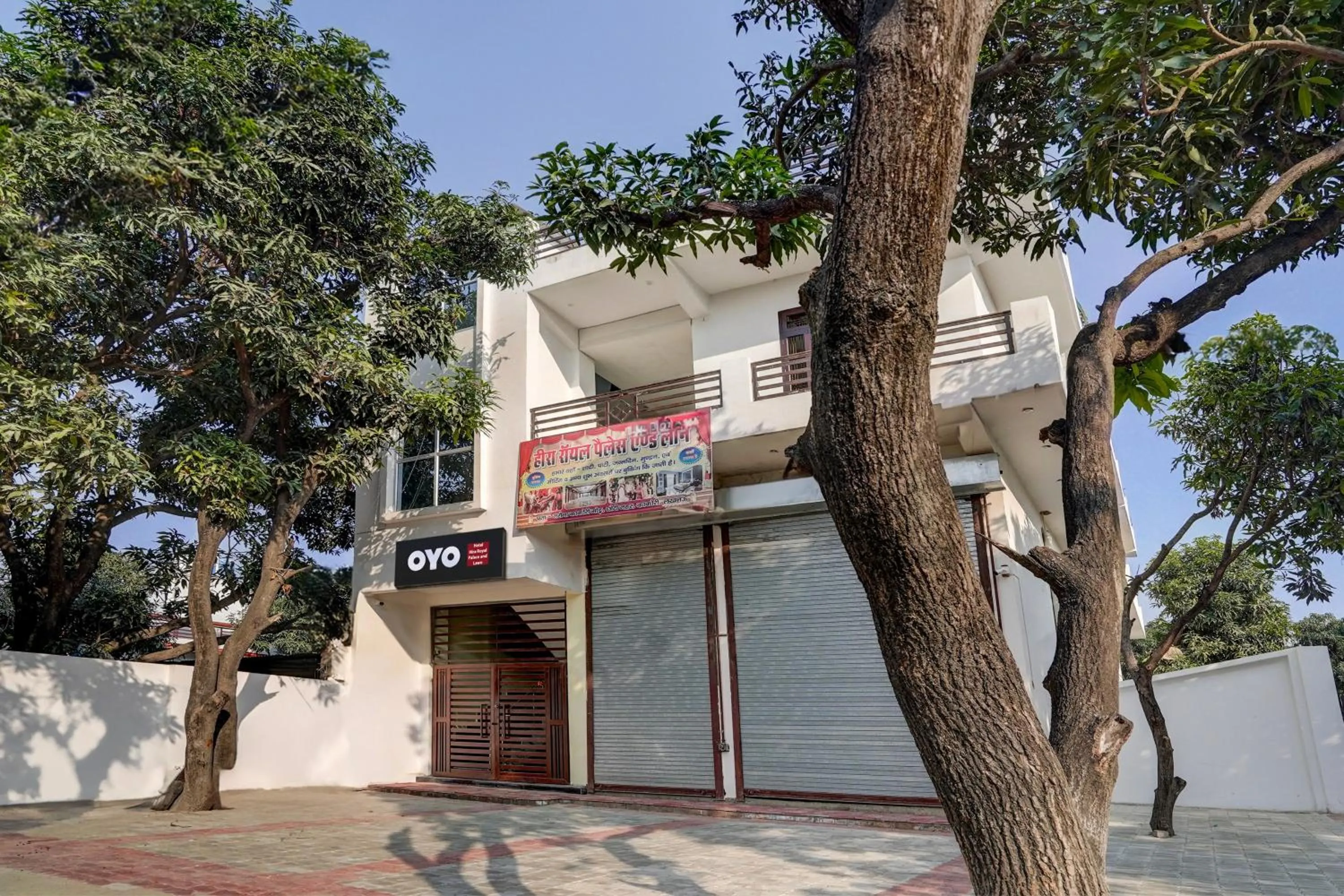 Facade/entrance in Hotel O by OYO Hira Royal Palace And Lawn
