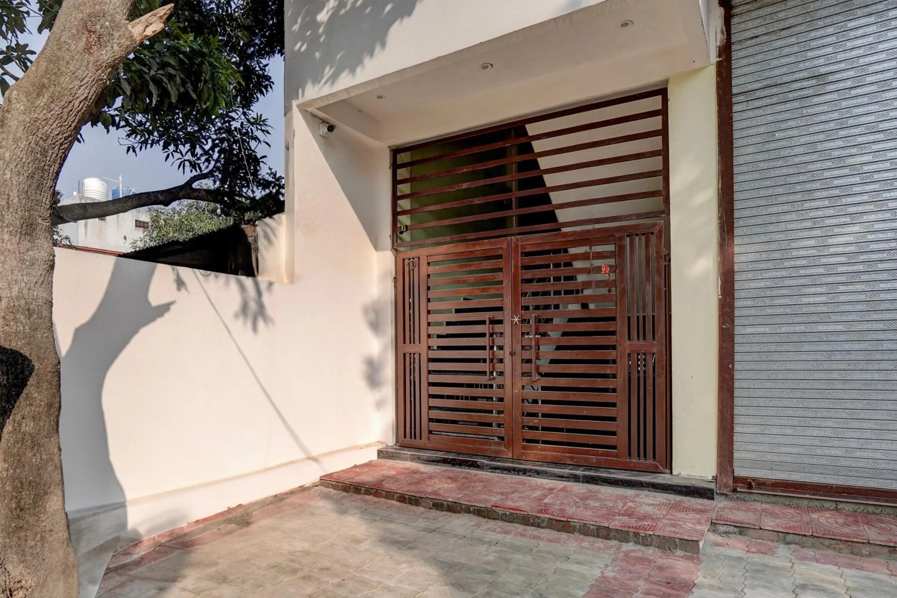 Facade/entrance in Hotel O by OYO Hira Royal Palace And Lawn