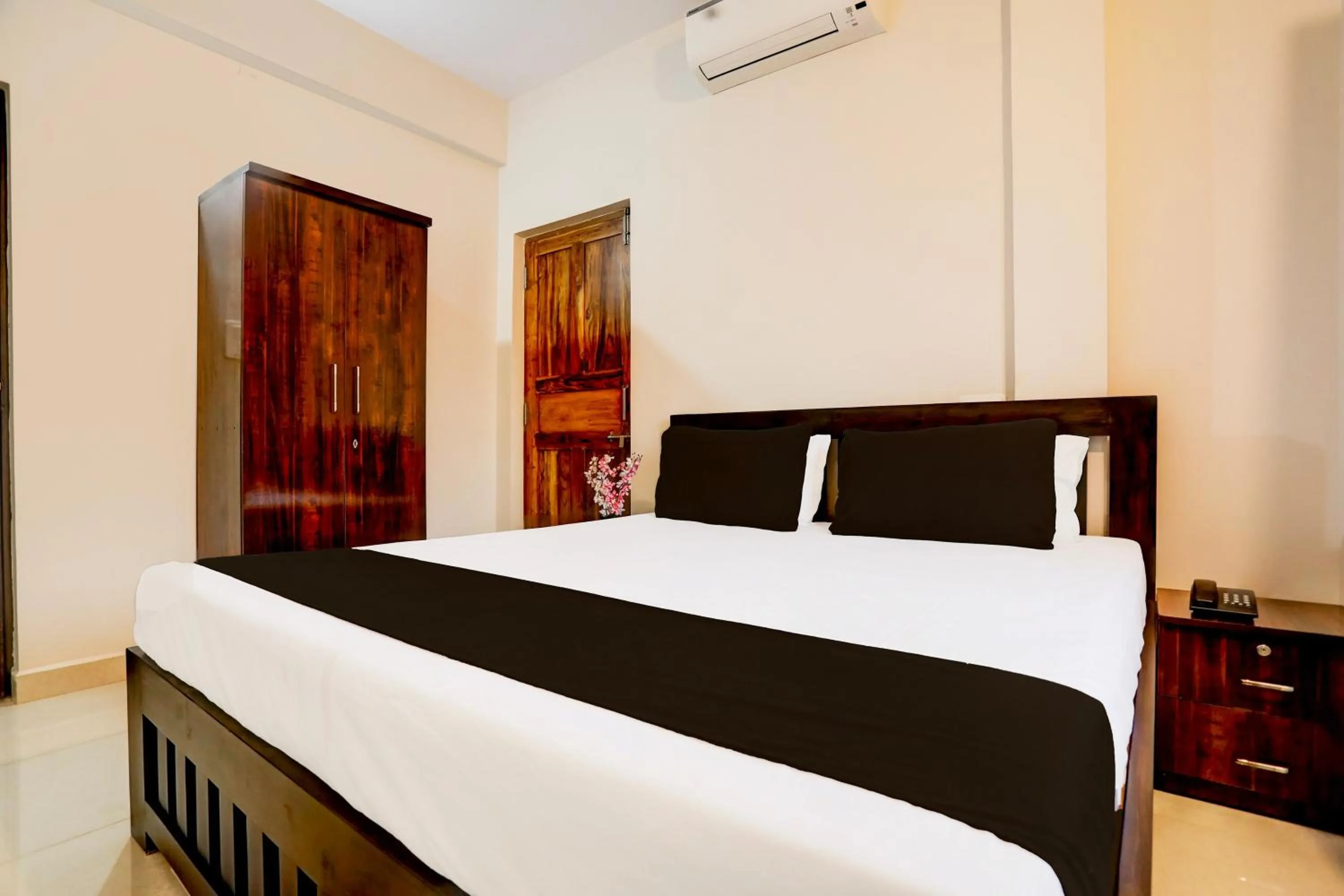 Bedroom, Bed in Hotel O Aqua Service Apartments