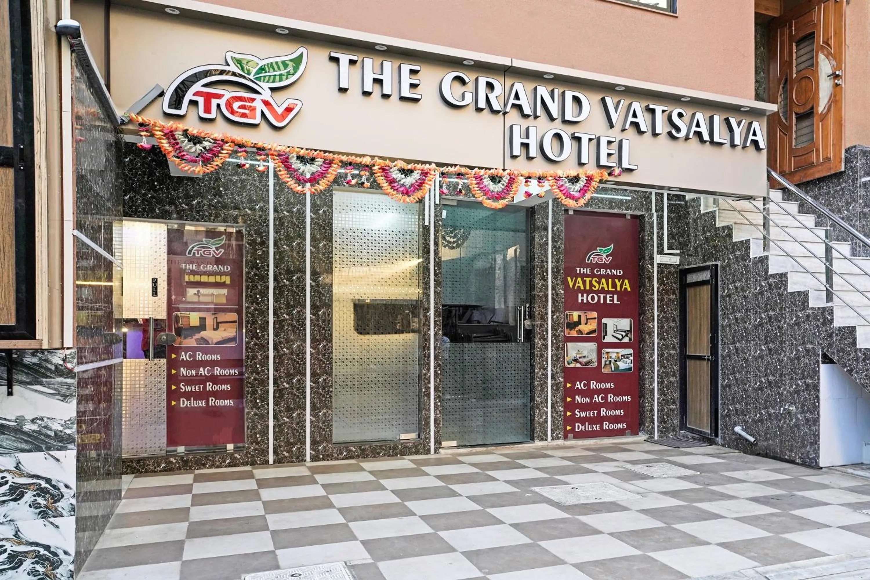 Facade/entrance in Hotel O H.R.KING HOTEL