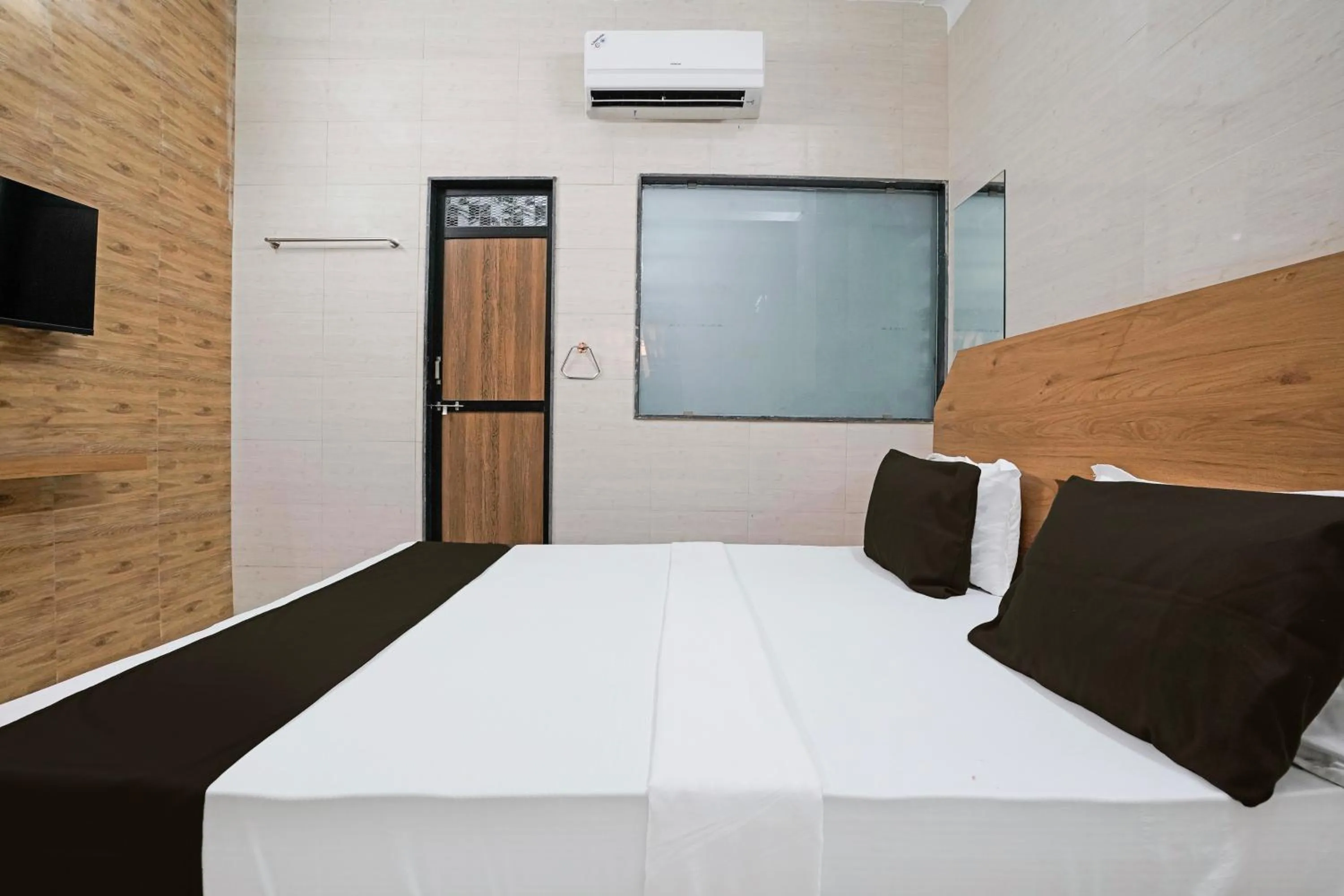 Bedroom, Bed in Hotel O H.R.KING HOTEL