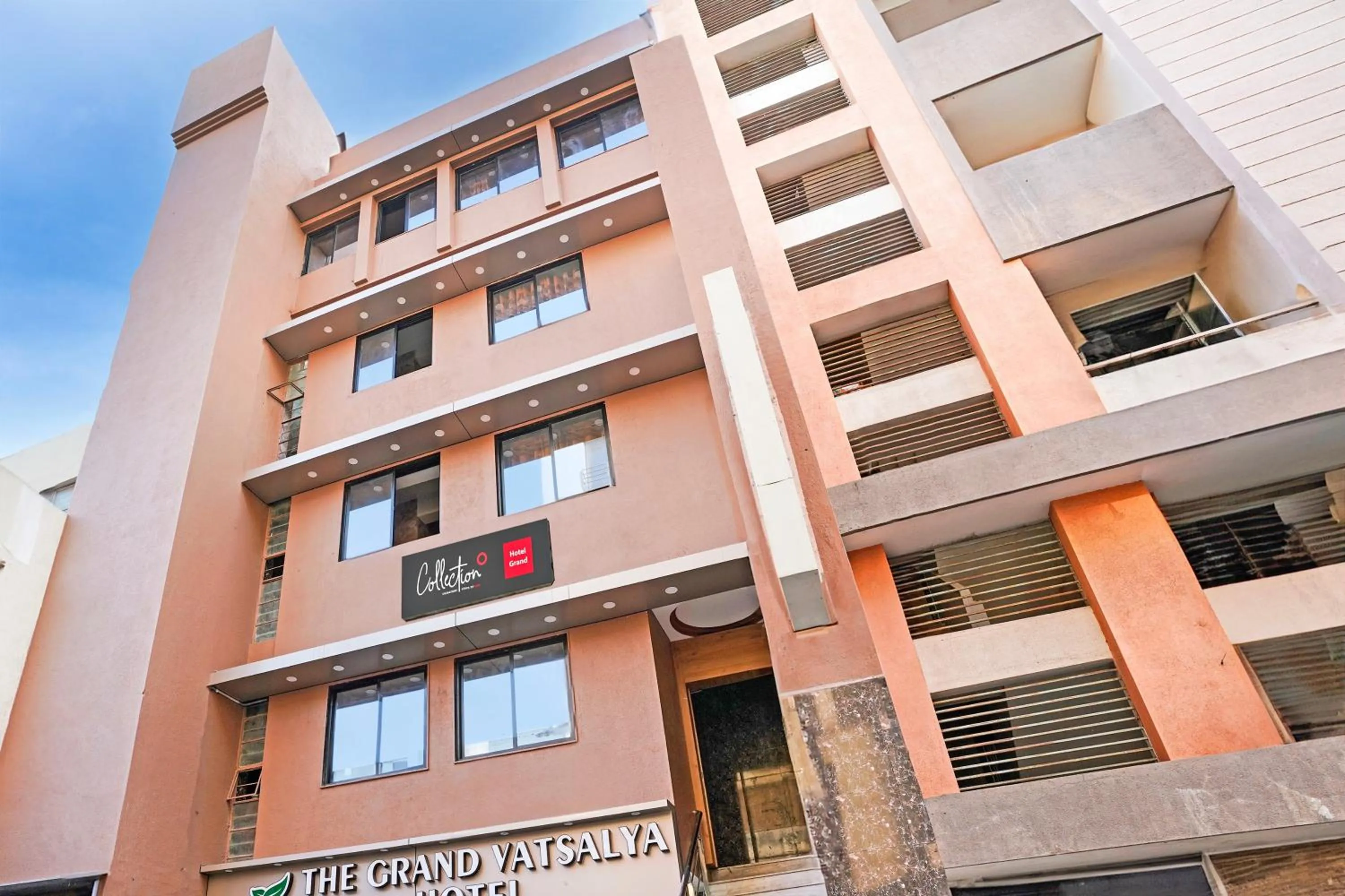 Facade/entrance in Hotel O H.R.KING HOTEL