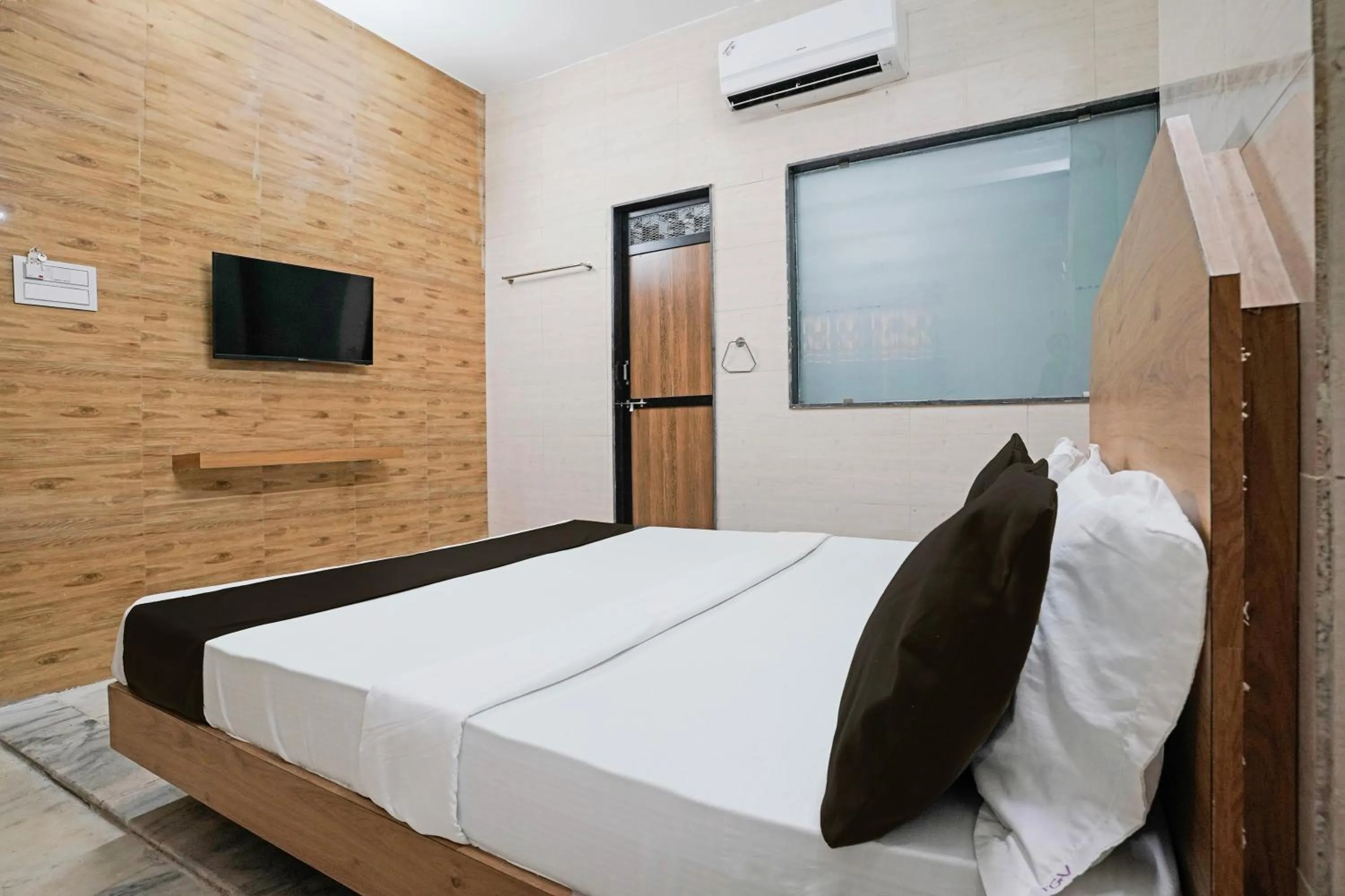 Bedroom, Bed in Hotel O H.R.KING HOTEL