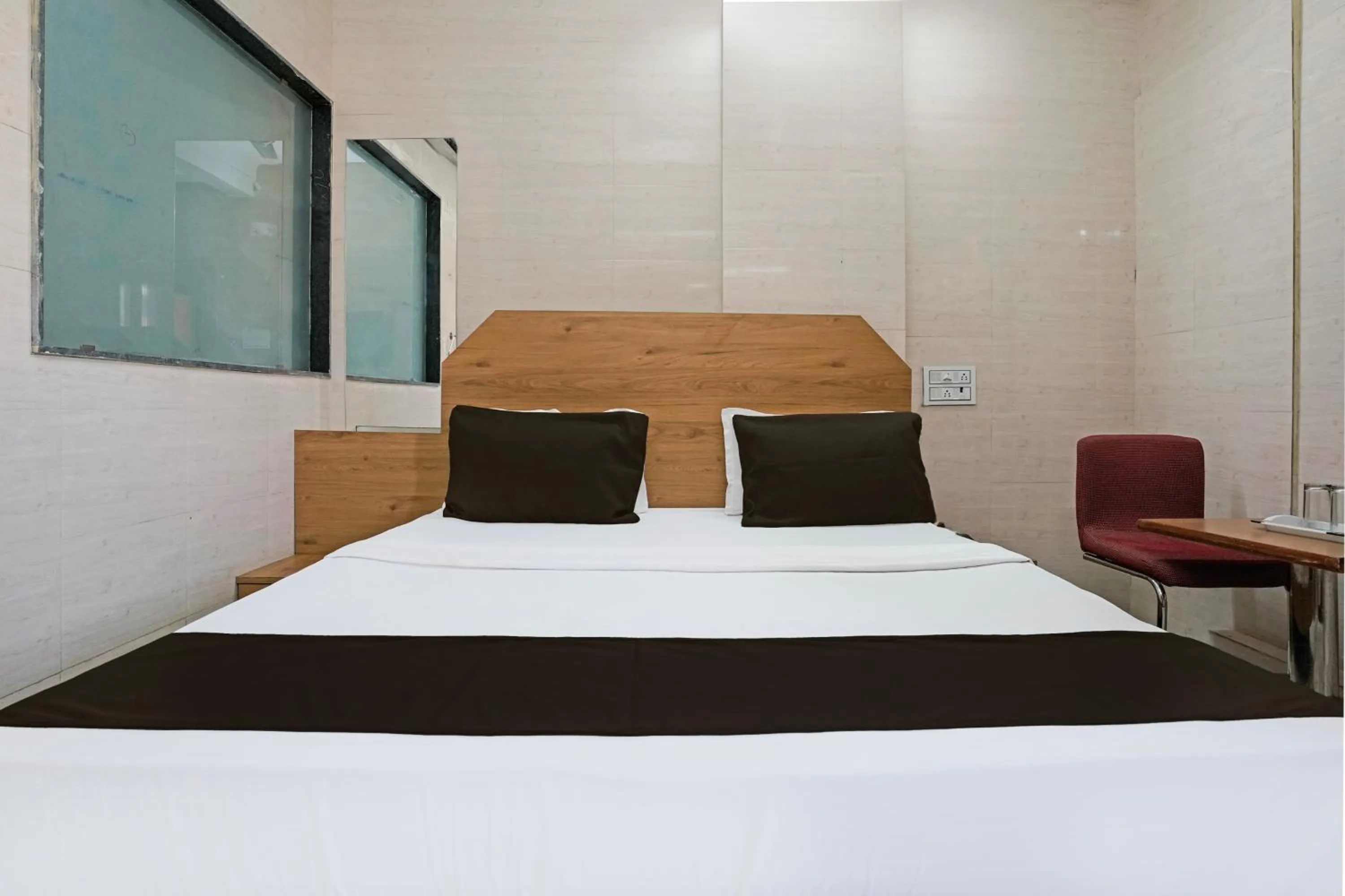 Bedroom, Bed in Hotel O H.R.KING HOTEL