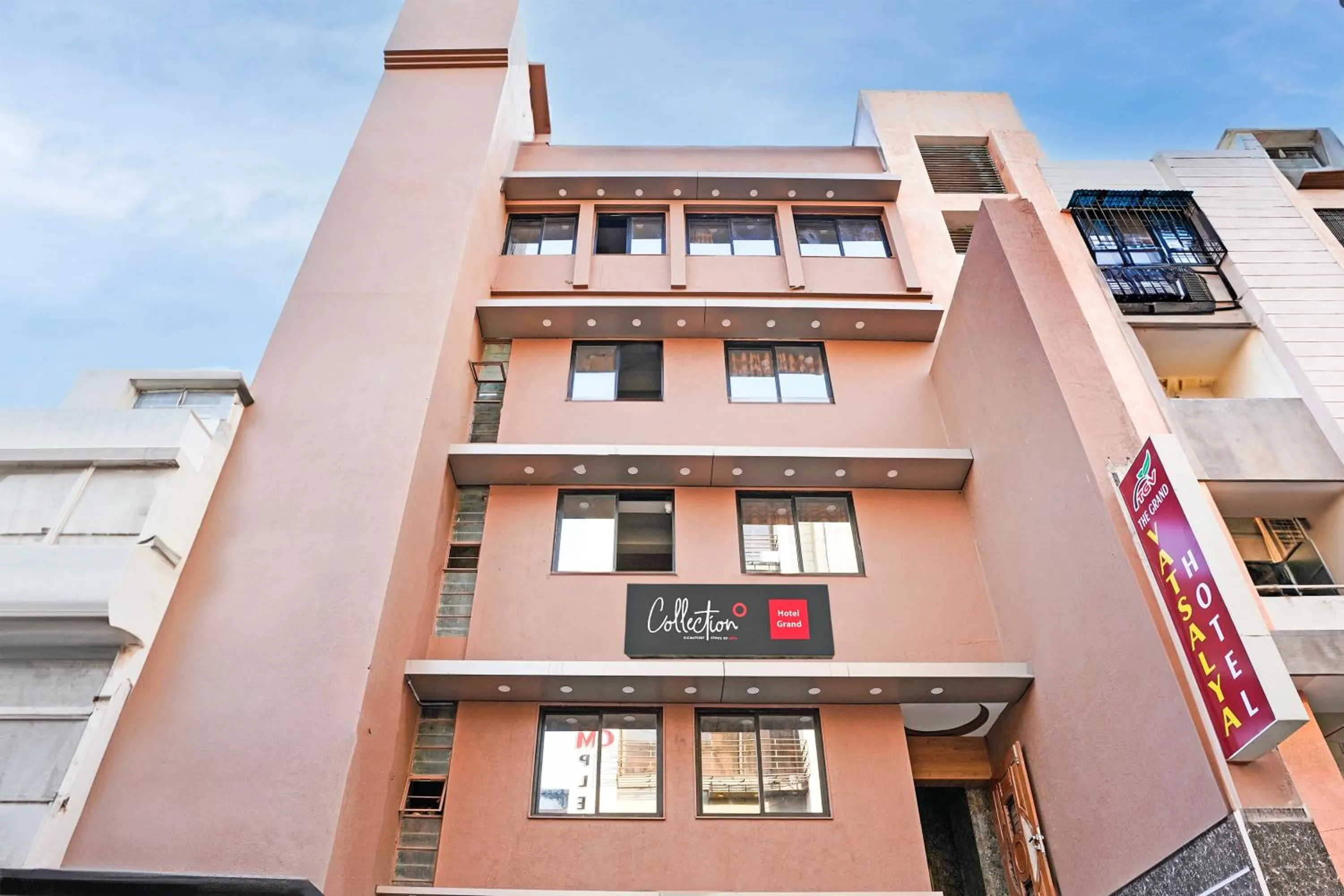 Facade/entrance in Hotel O H.R.KING HOTEL