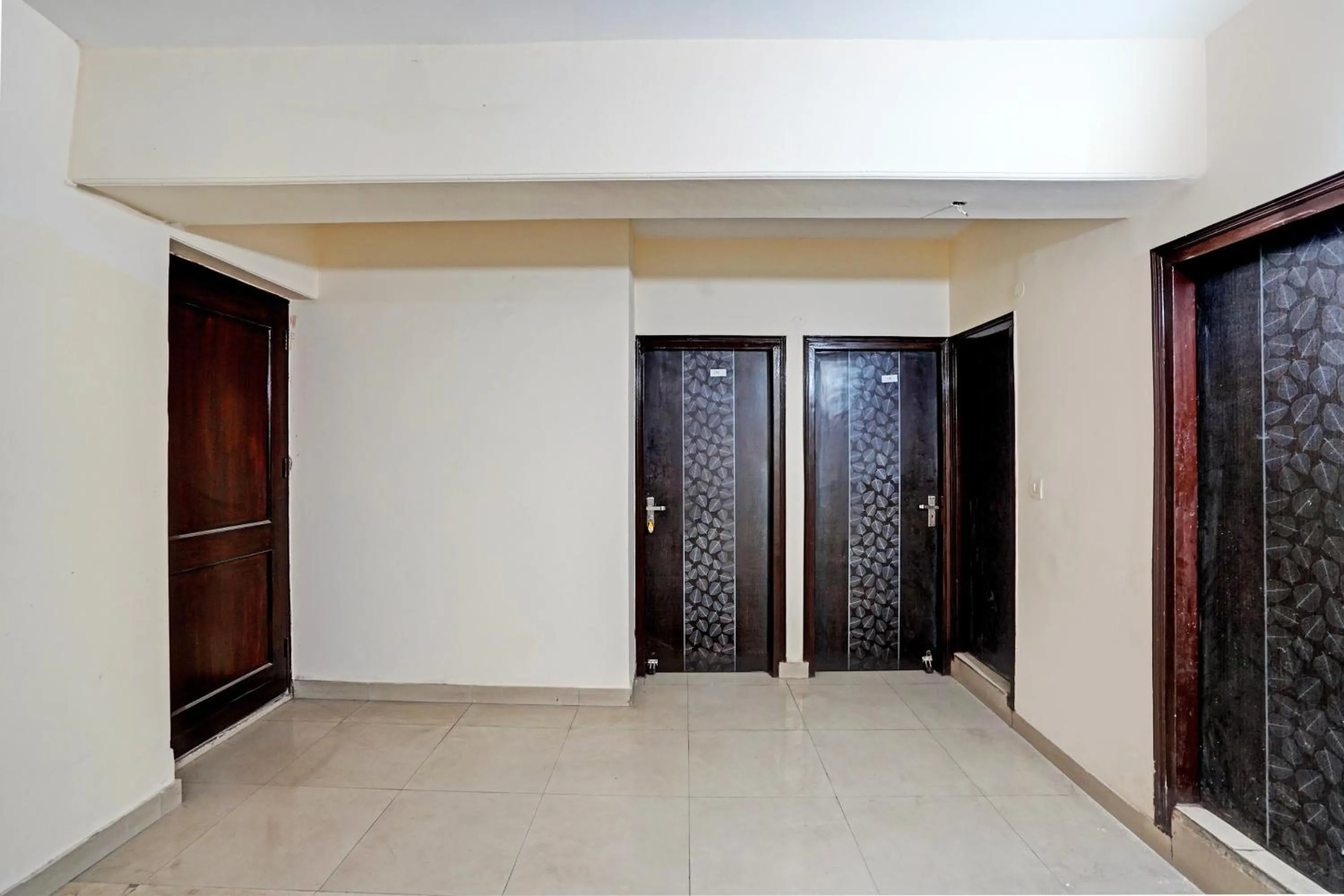 Lobby or reception in Hotel O HOTEL CROWN 15