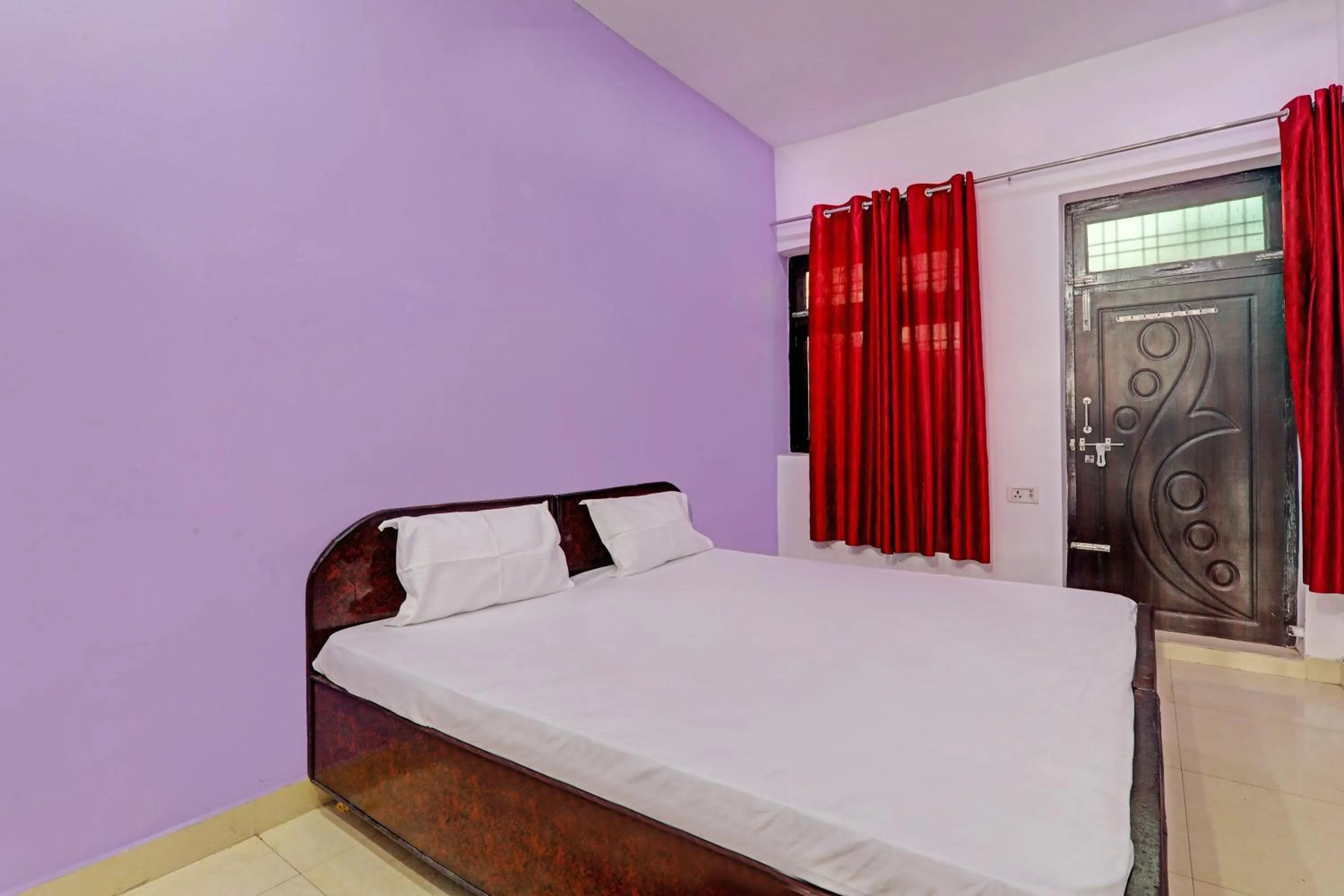 Bedroom, Bed in Hotel O Jankipuram Paradise Hotel