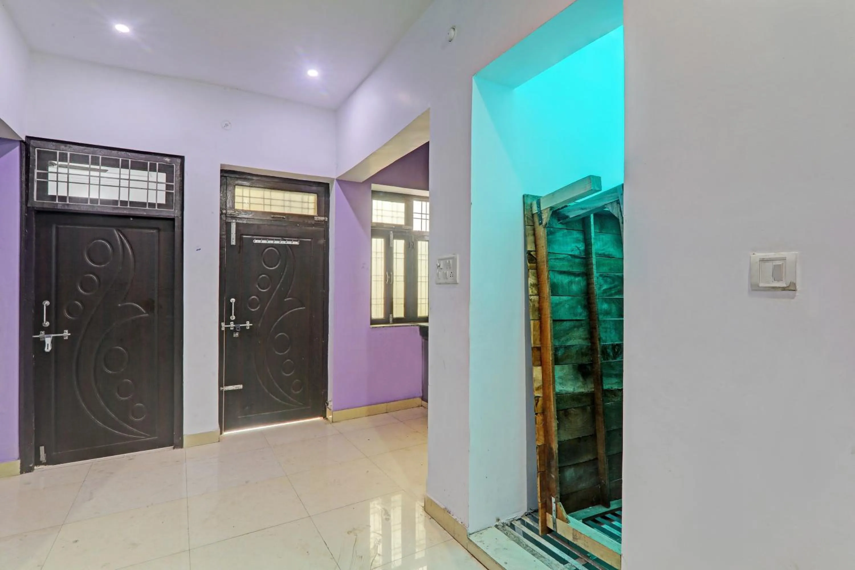 Lobby or reception in Hotel O Jankipuram Paradise Hotel