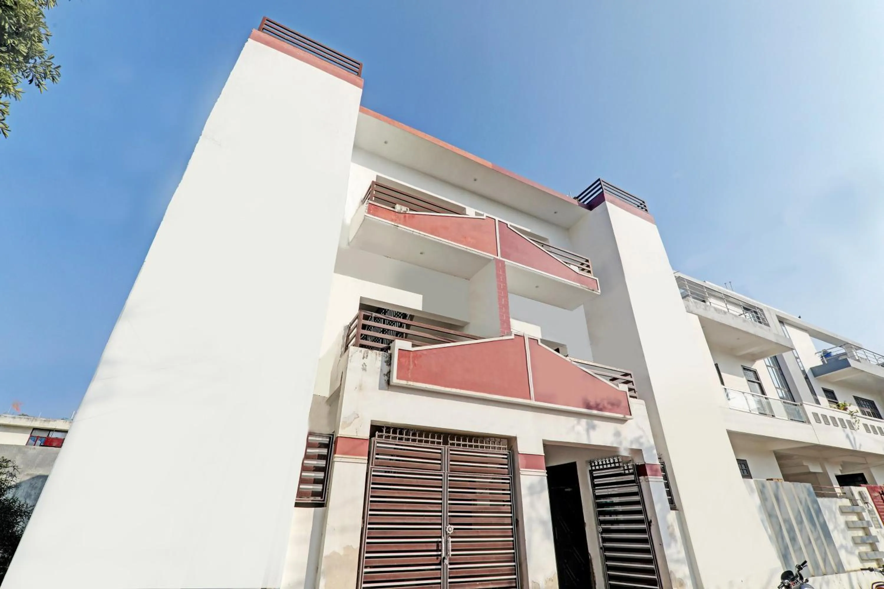 Facade/entrance in Hotel O Jankipuram Paradise Hotel