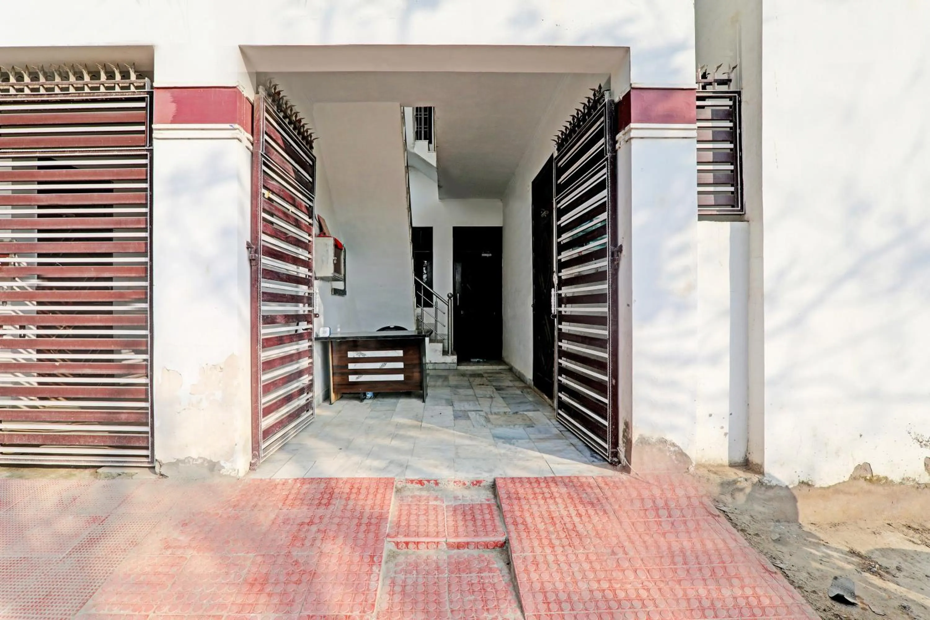 Facade/entrance in Hotel O Jankipuram Paradise Hotel