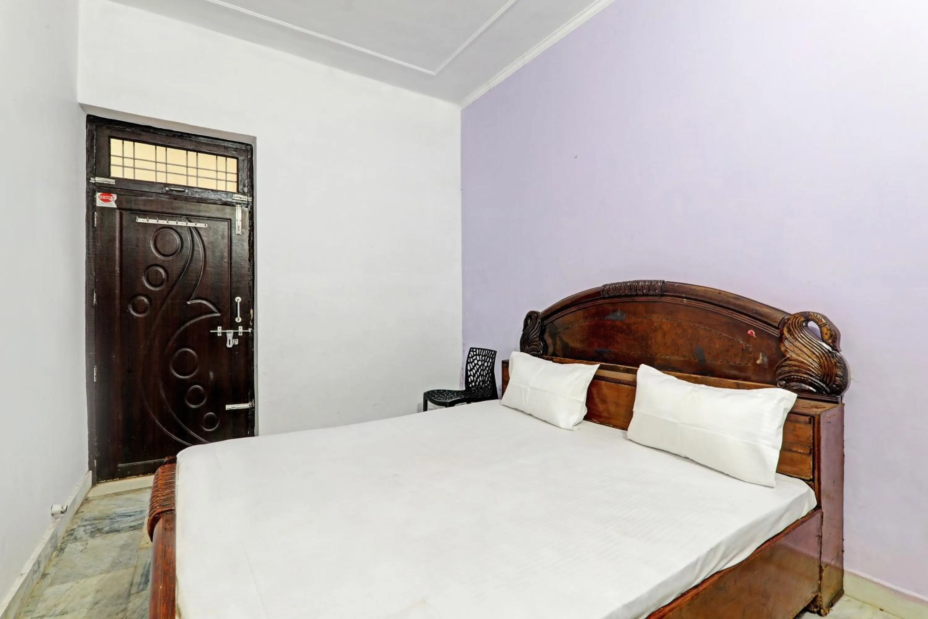 Bedroom, Bed in Hotel O Jankipuram Paradise Hotel