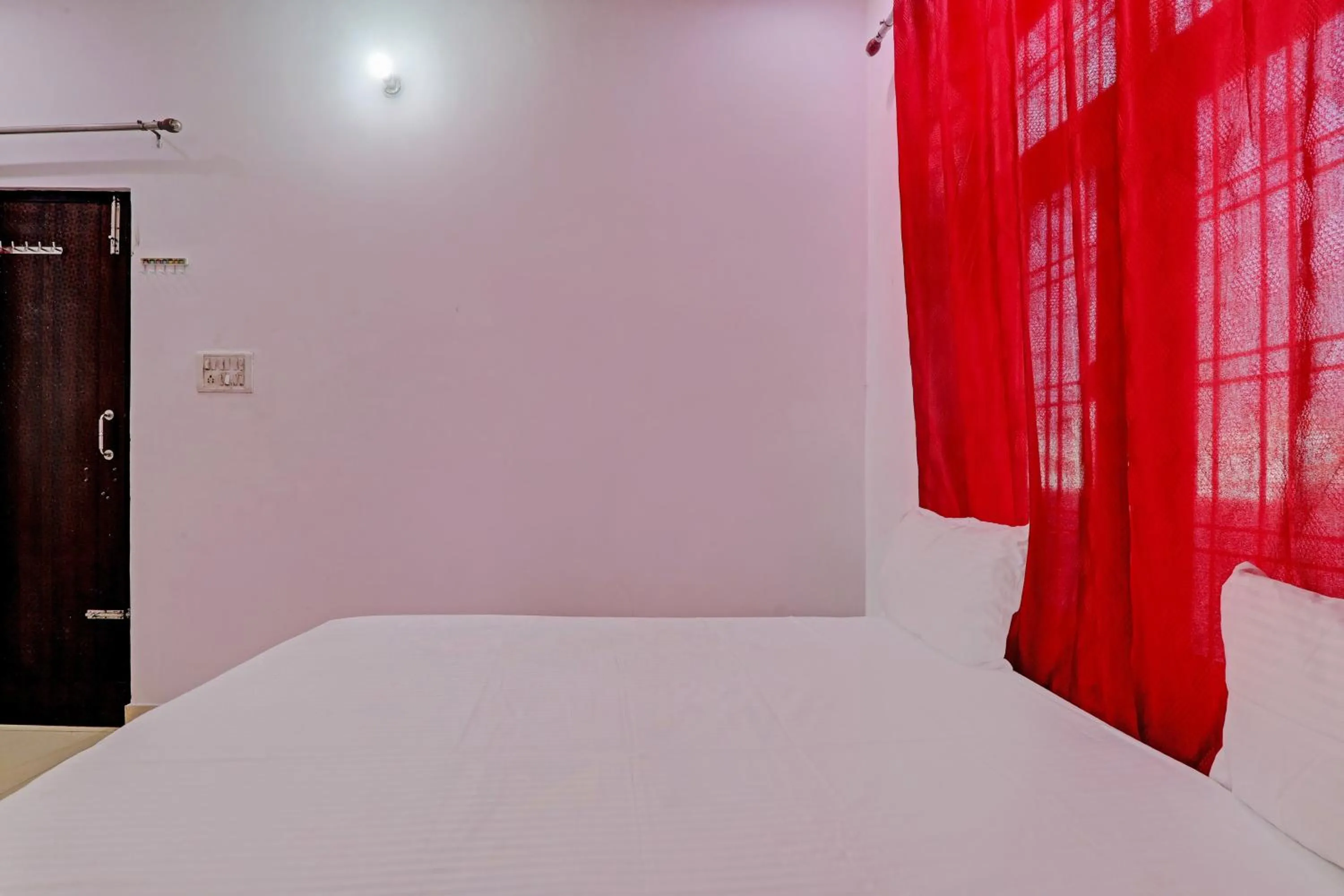 Bedroom, Bed in Hotel O Jankipuram Paradise Hotel