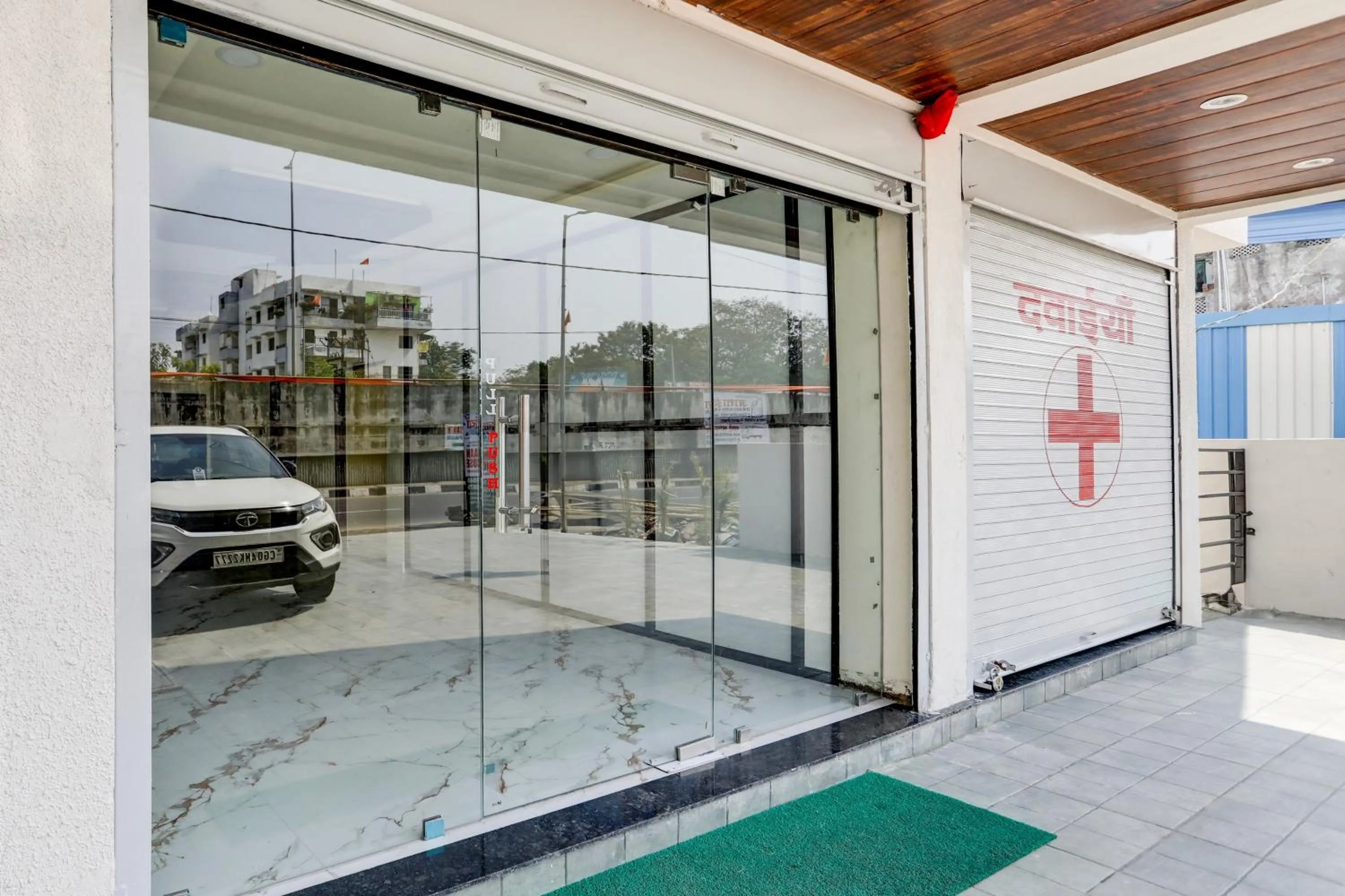 Facade/entrance in Hotel O highway blues