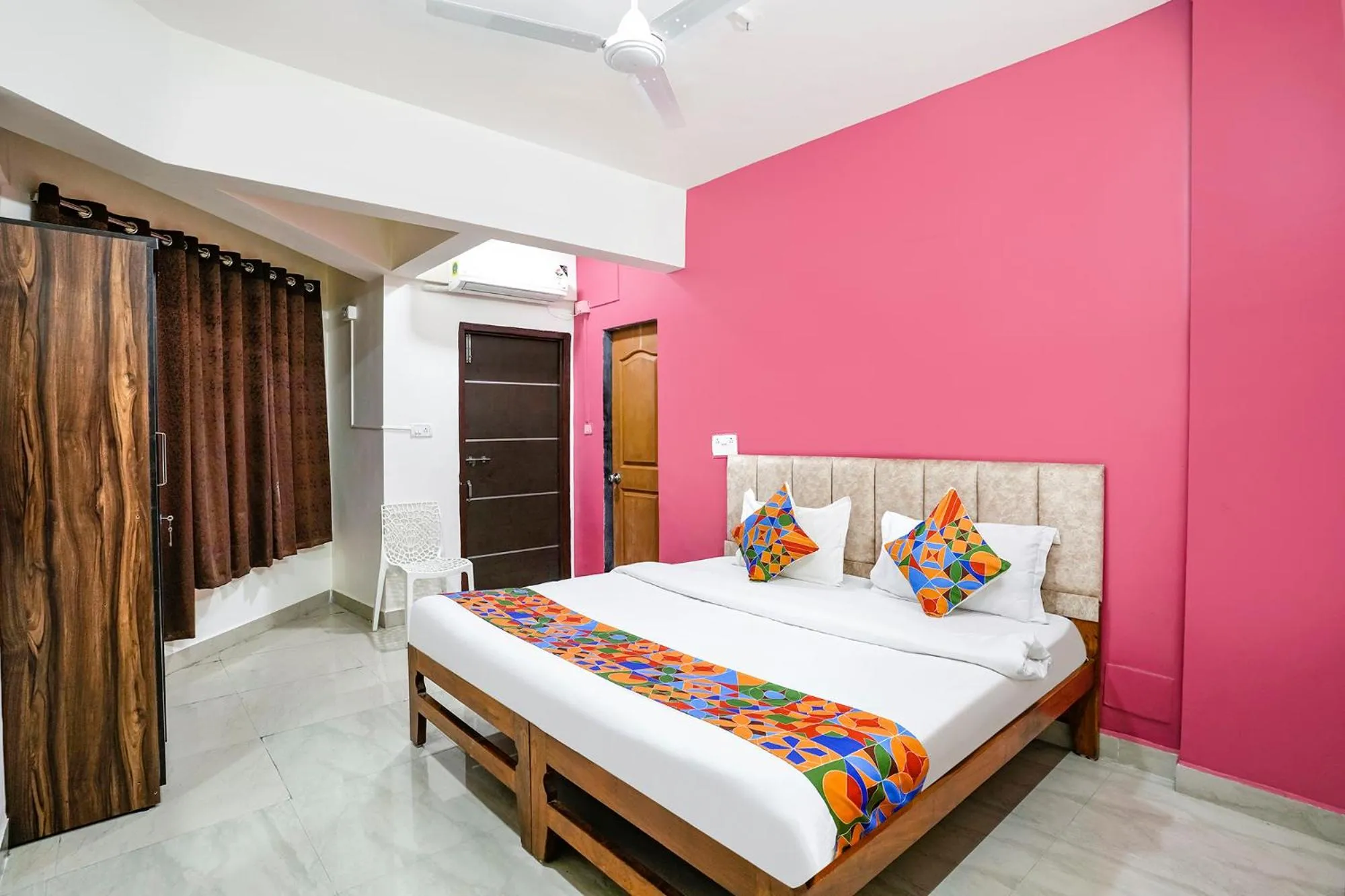 Bed in Via Sunset Residency - Nr Apollo Hospitals