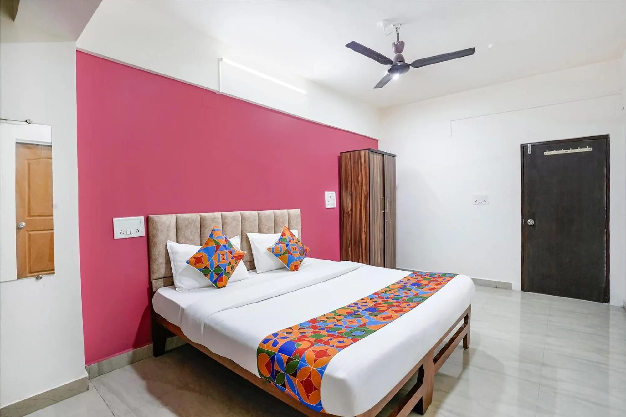 Bed in Via Sunset Residency - Nr Apollo Hospitals