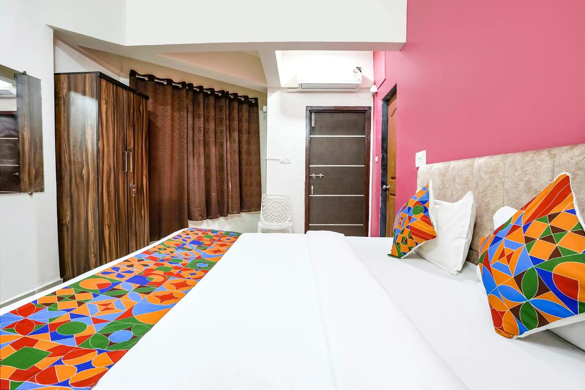 Bed in Via Sunset Residency - Nr Apollo Hospitals