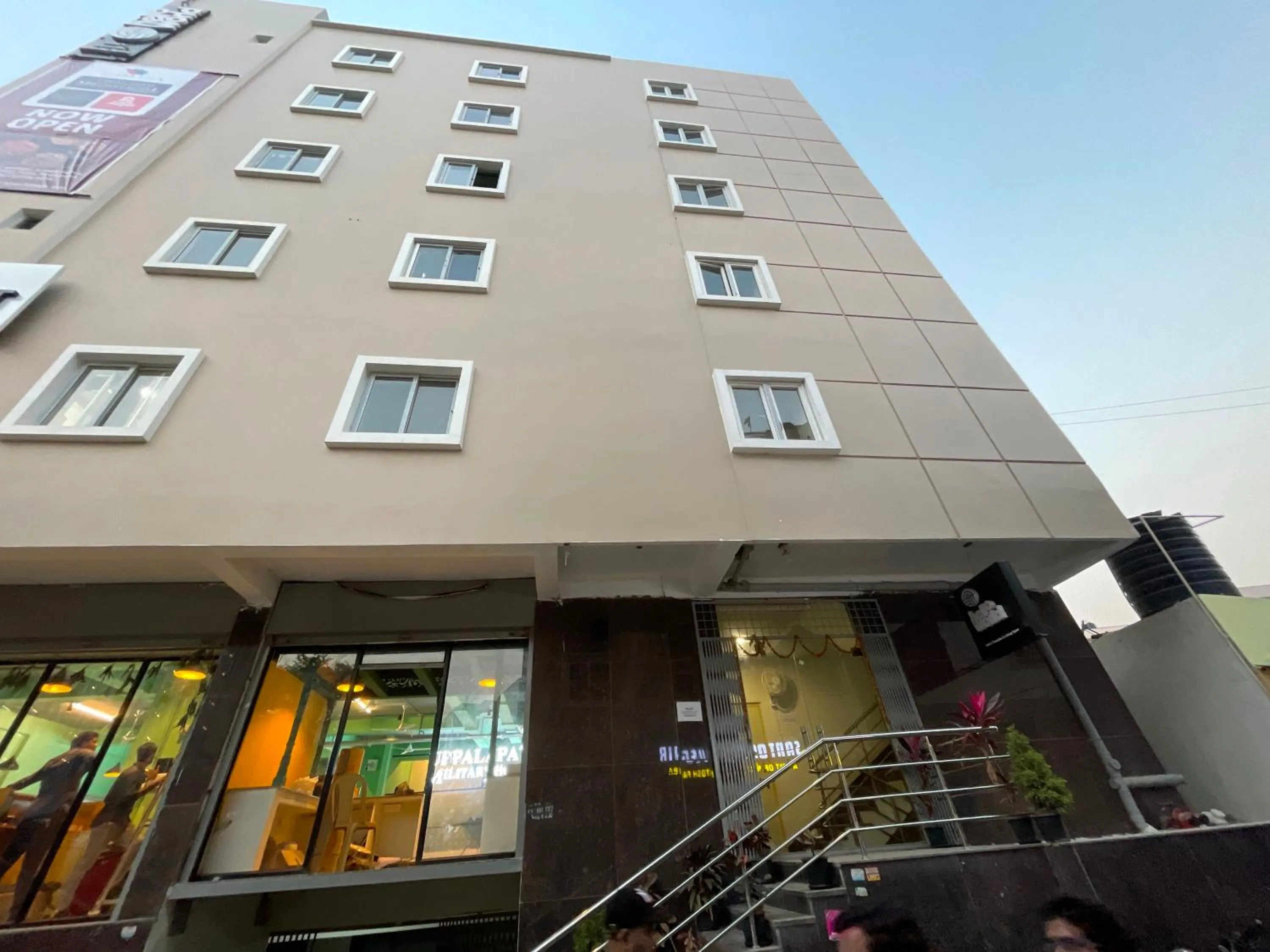 Facade/entrance in Hotel O Helloworld tech view