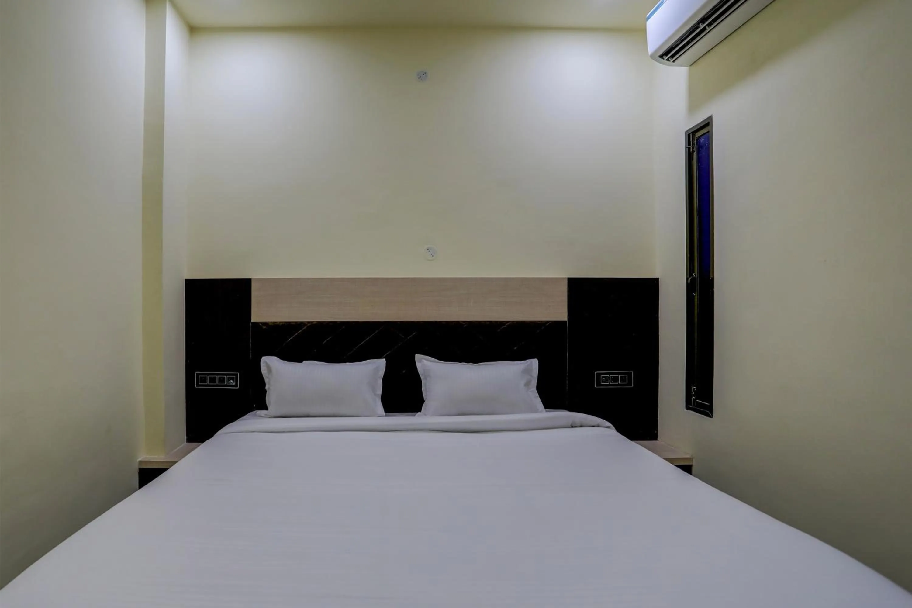 Bedroom, Bed in Hotel O Madhuram Residency
