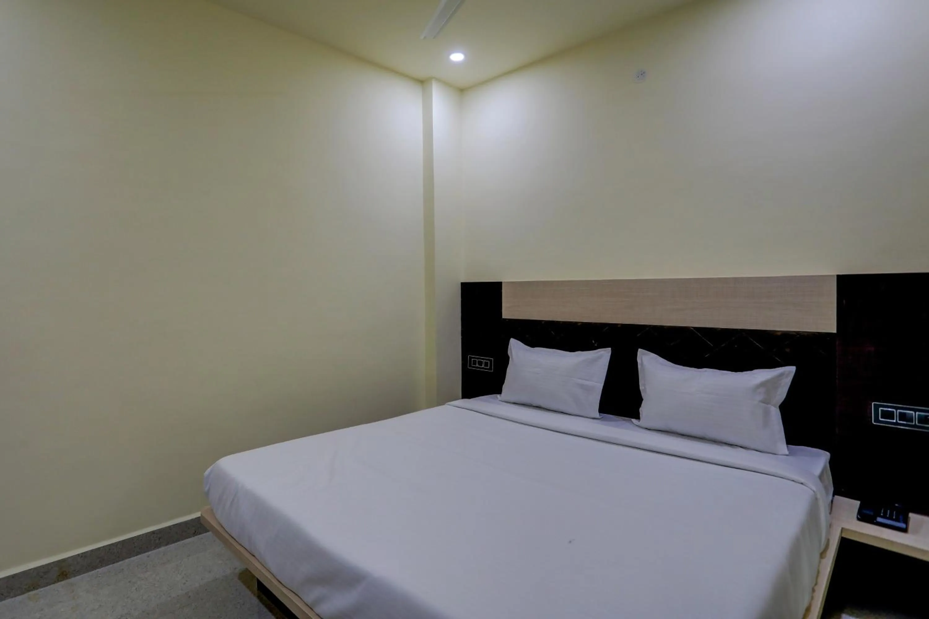 Bedroom, Bed in Hotel O Madhuram Residency