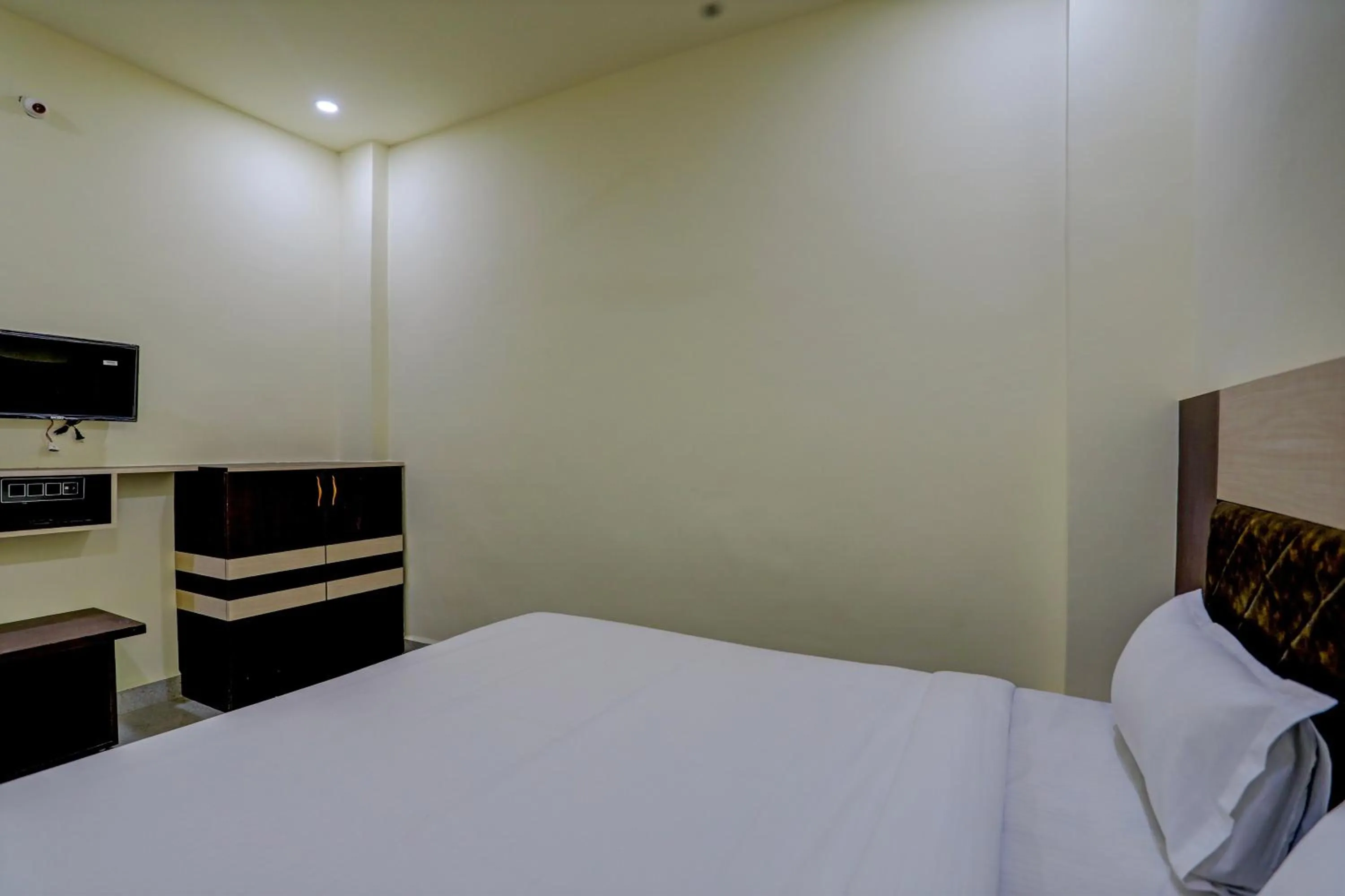 Bedroom, Bed in Hotel O Madhuram Residency