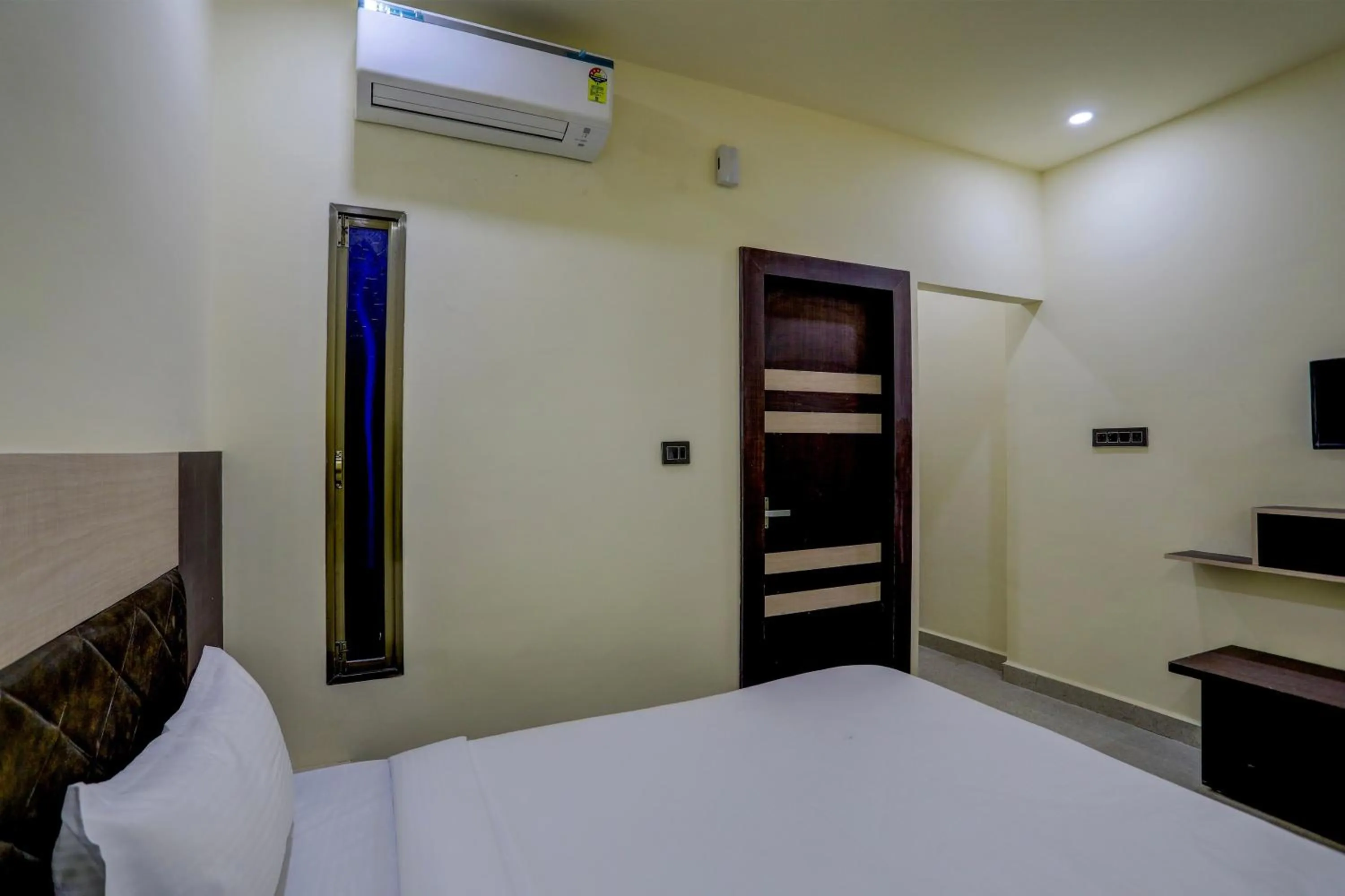 Lobby or reception, Bed in Hotel O Madhuram Residency