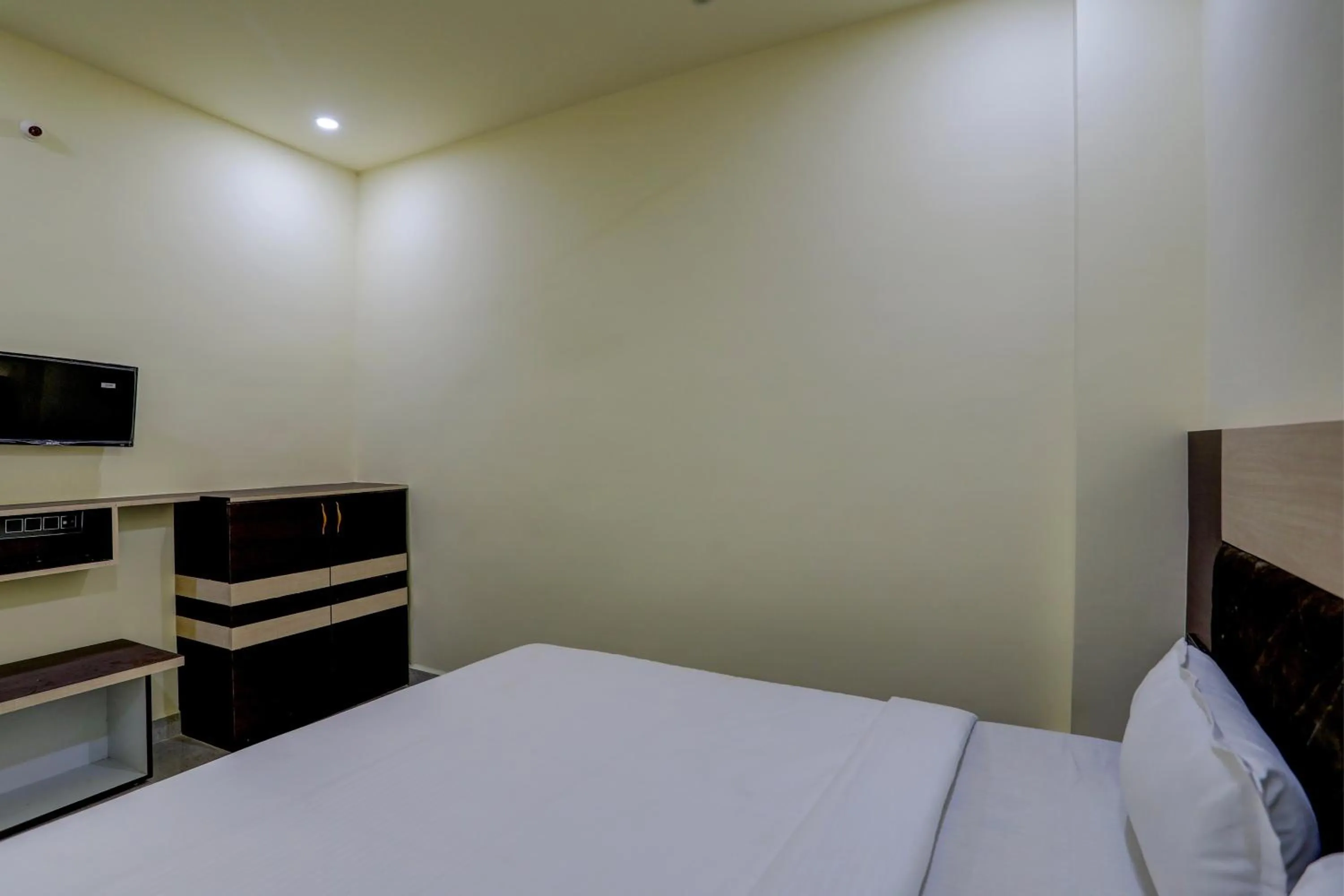 Bedroom, Bed in Hotel O Madhuram Residency