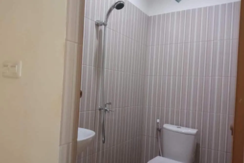 Bathroom in Hotel O Fathir Homestay SyariahNearRM Raso Situjuah