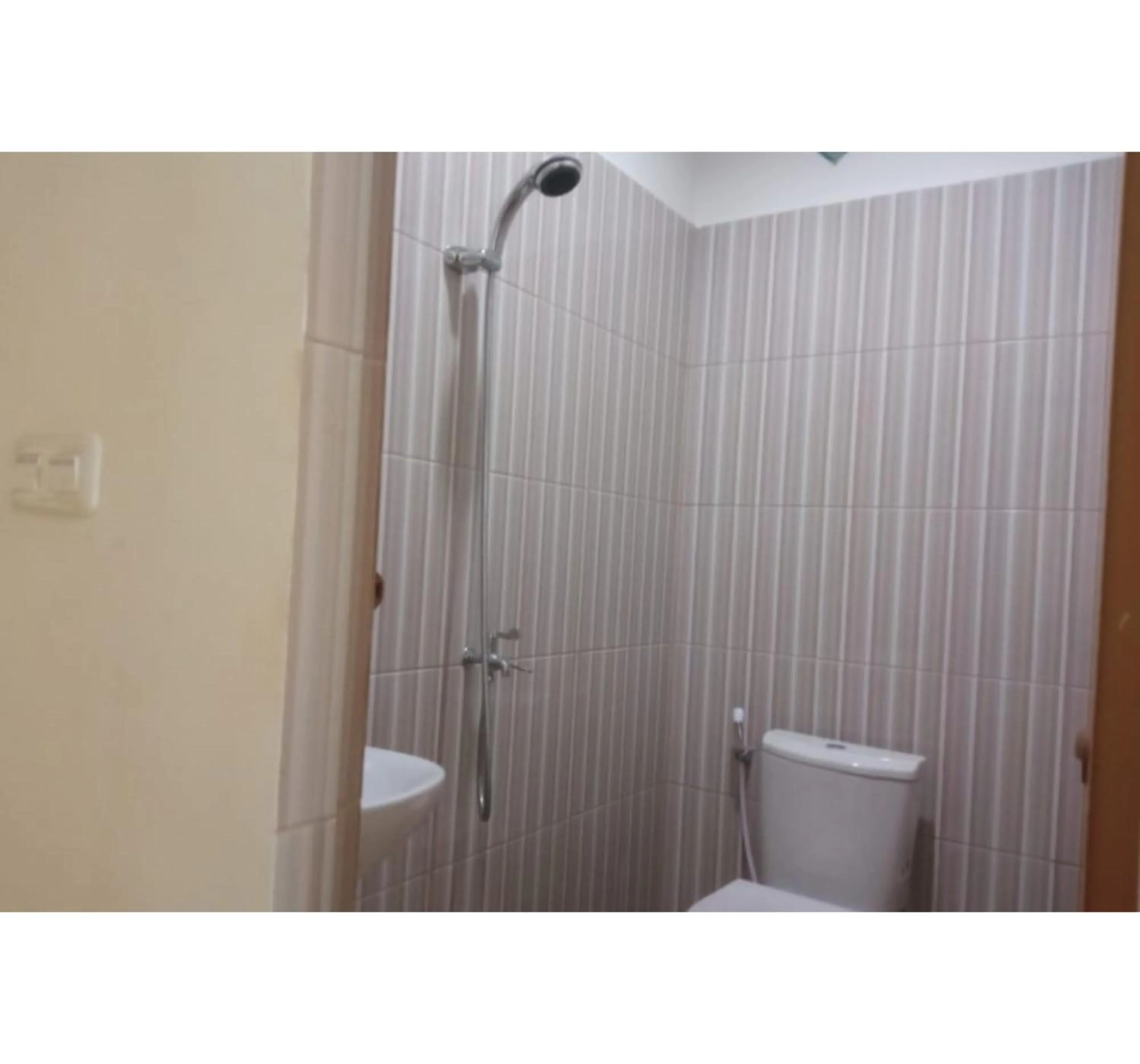 Bathroom in Hotel O Fathir Homestay SyariahNearRM Raso Situjuah