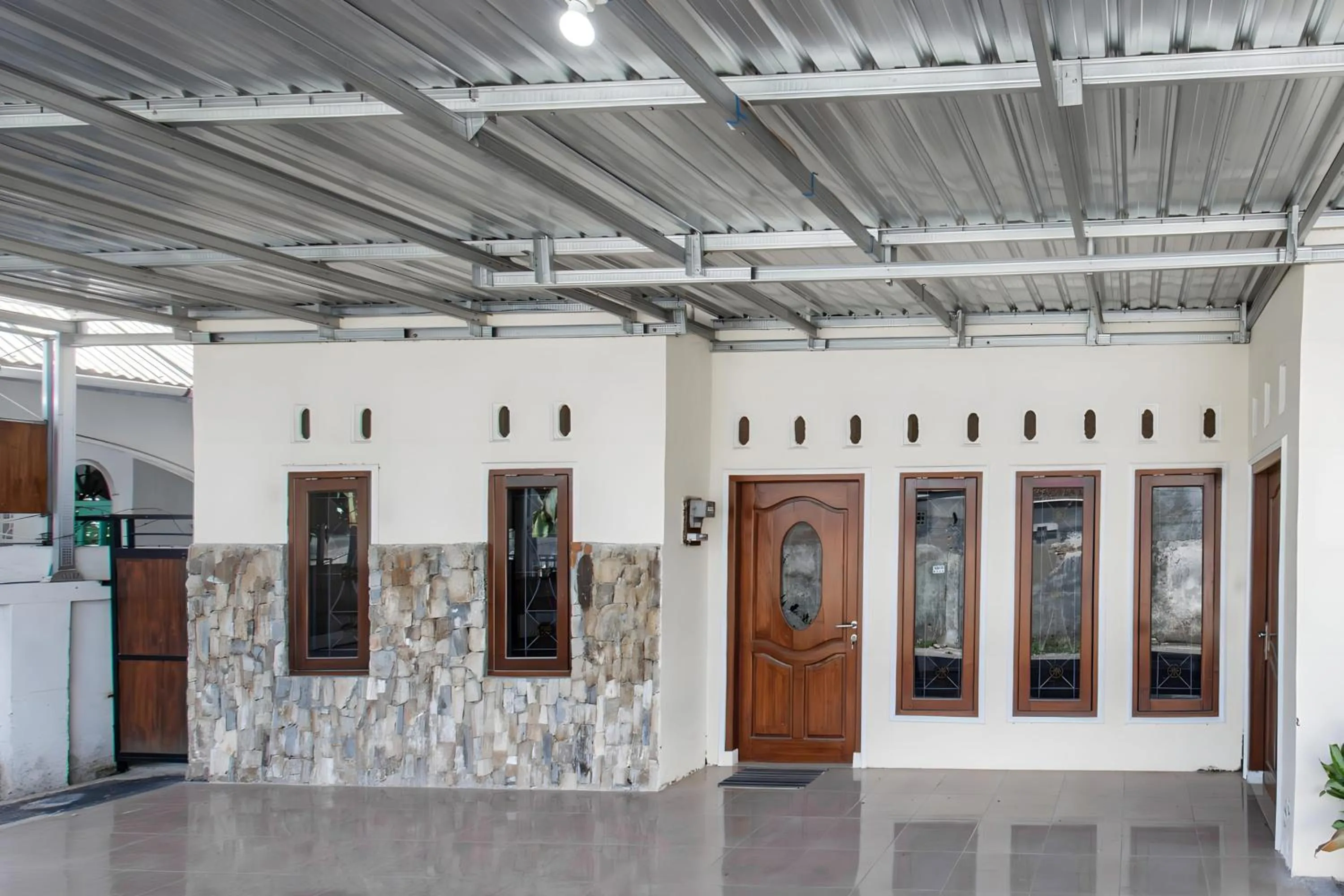 Facade/entrance in OYO 93582 Liani Homestay Syariah