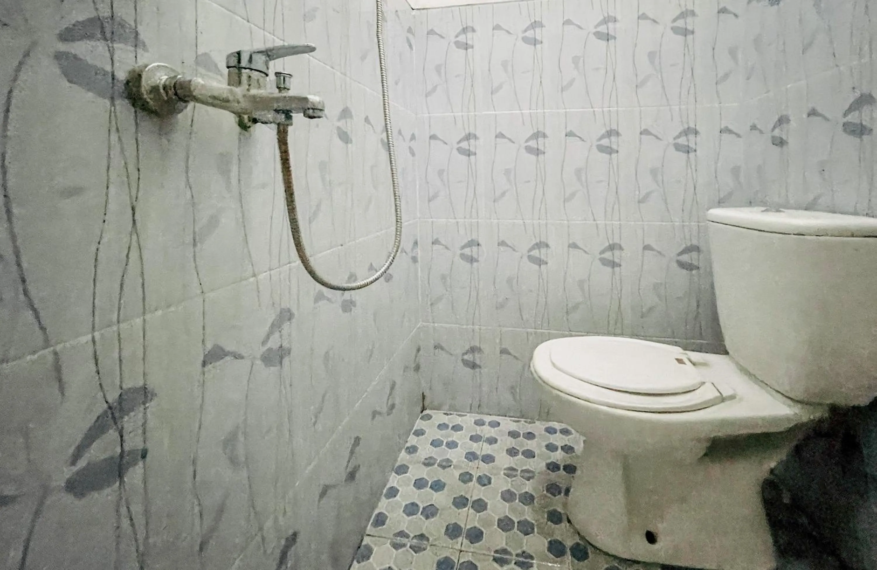 Bathroom in Wisma Air Mancur Malang Mitra RedDoorz