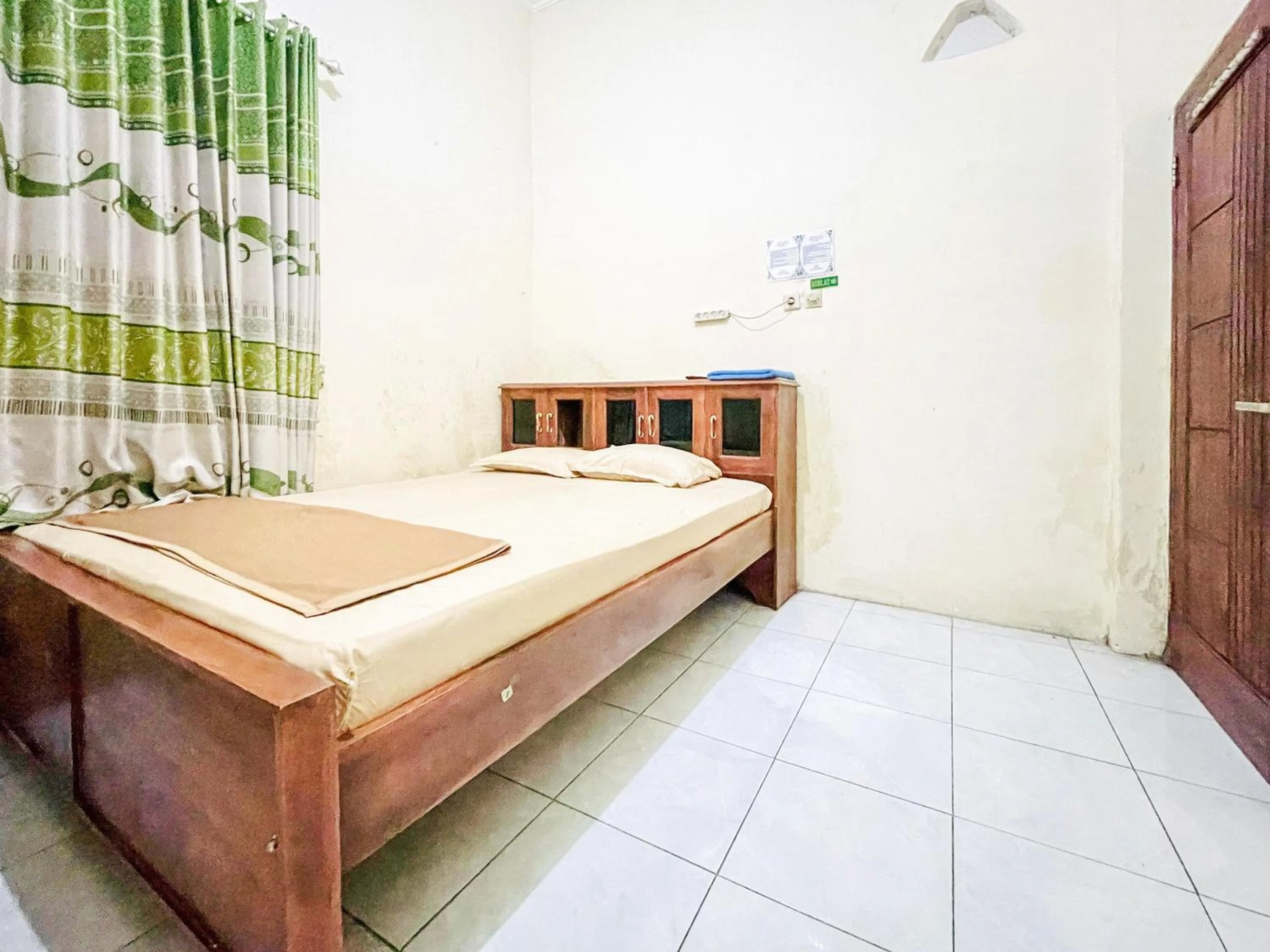 Bedroom, Bed in Wisma Air Mancur Malang Mitra RedDoorz