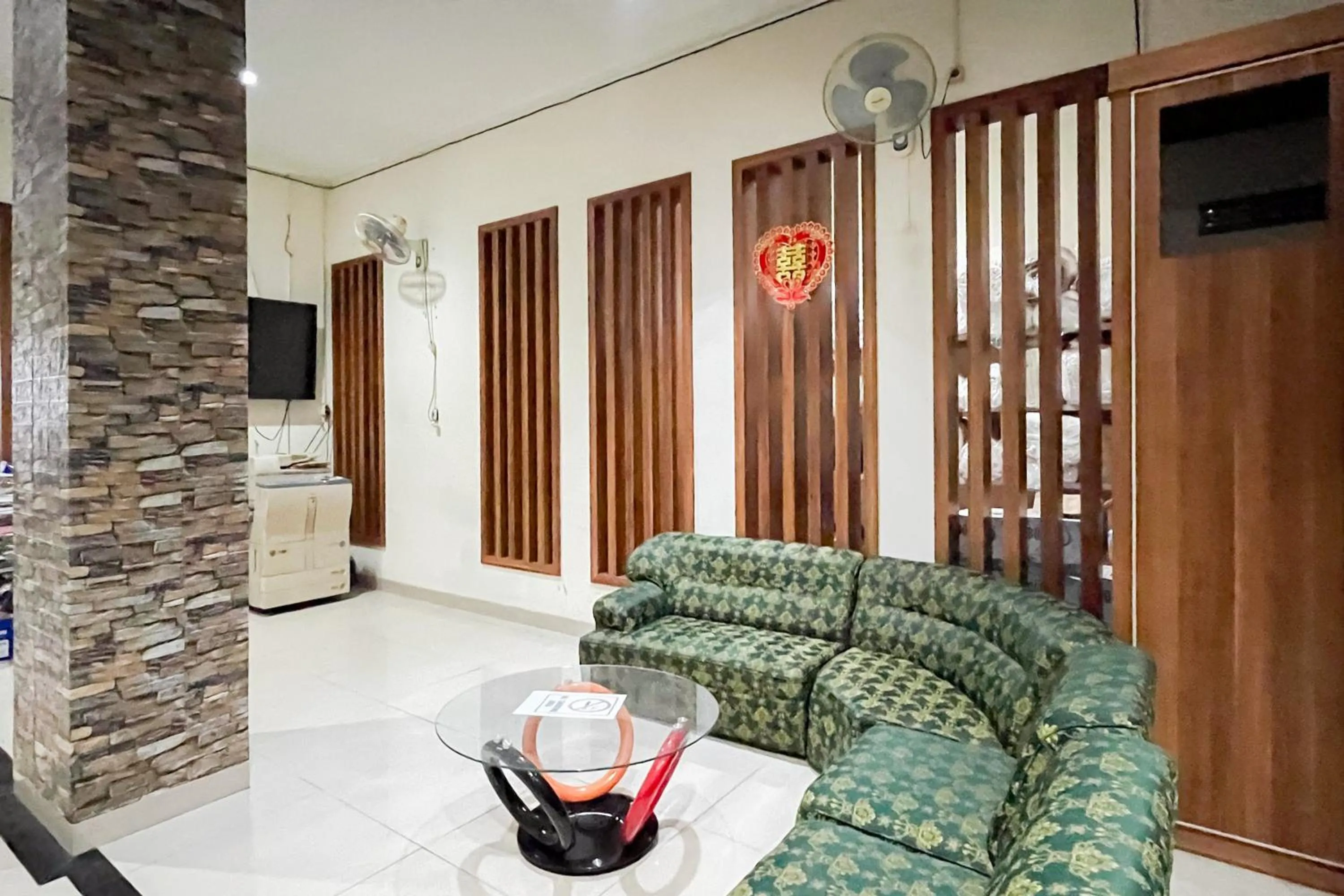 Seating area in Urbanview Hotel Wongso Pangkal Pinang