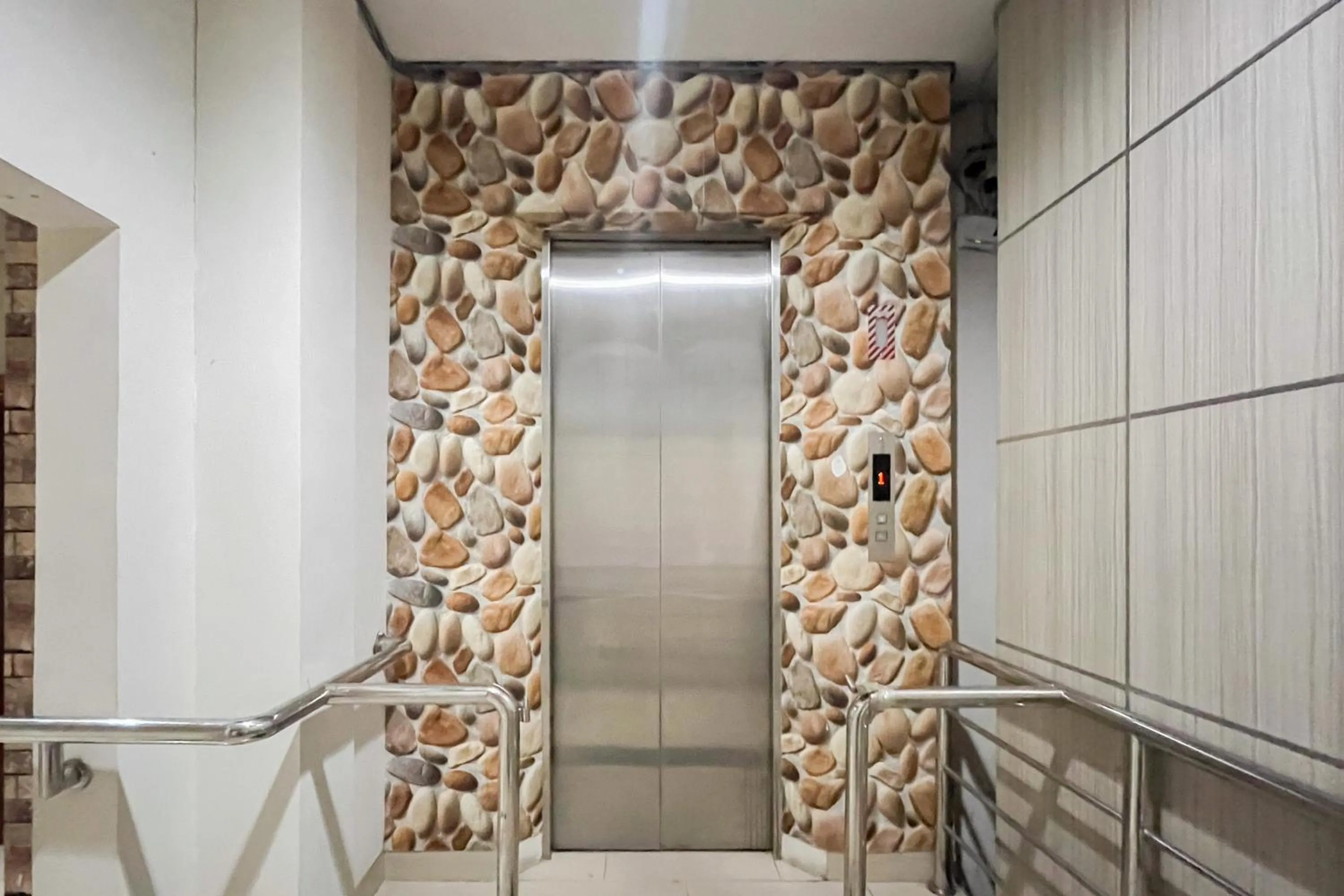 elevator in Urbanview Hotel Wongso Pangkal Pinang