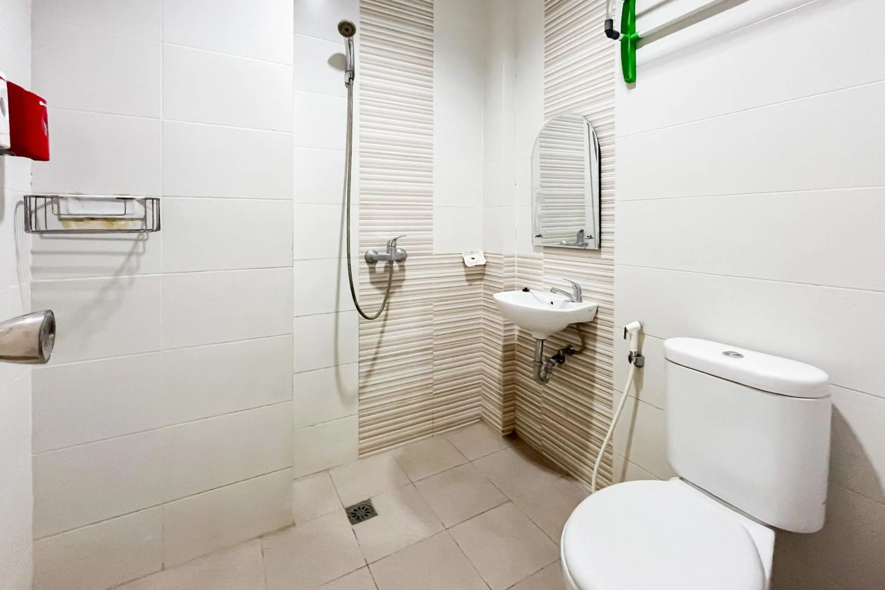 Bathroom in Urbanview Hotel Wongso Pangkal Pinang