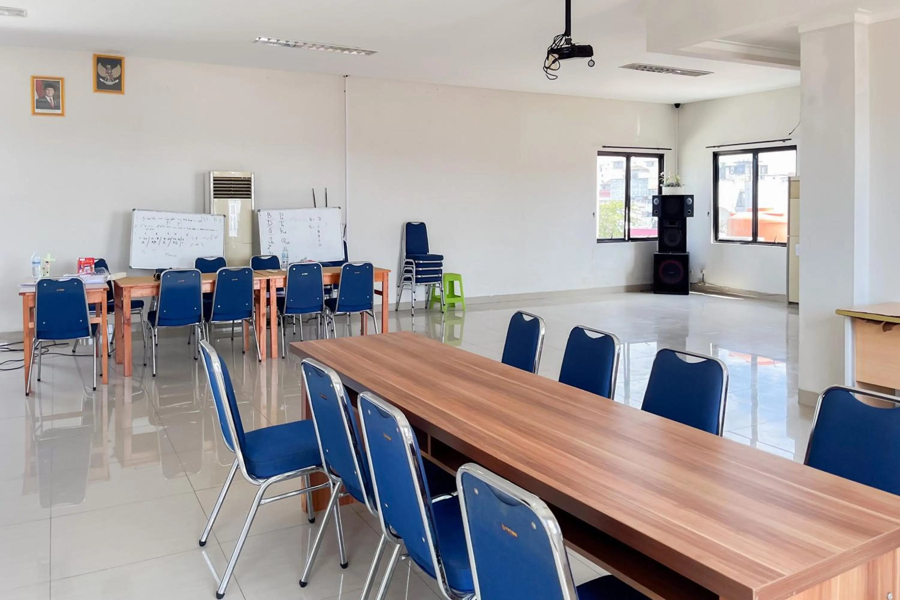 Meeting/conference room in Urbanview Hotel Wongso Pangkal Pinang