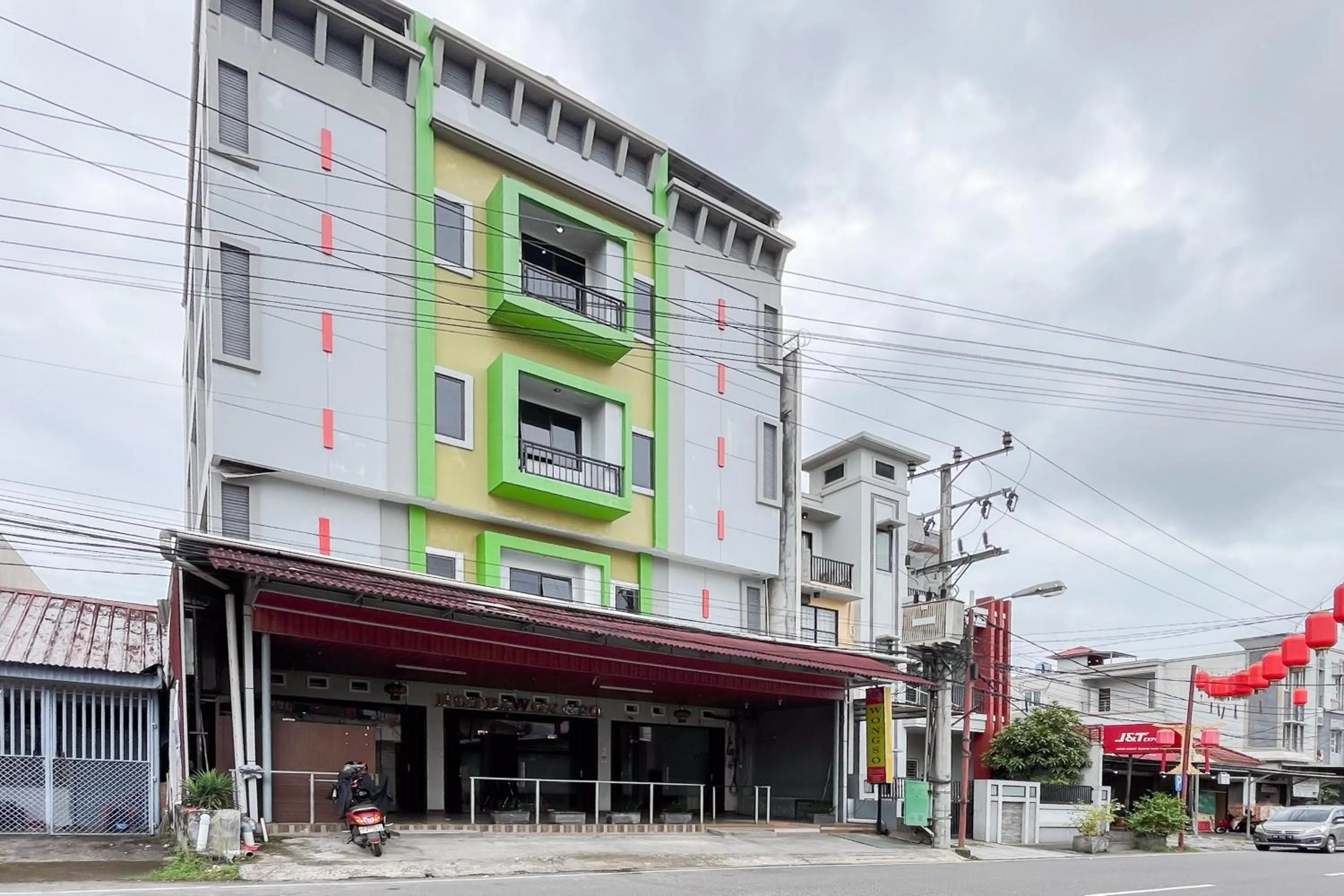 Facade/entrance in Urbanview Hotel Wongso Pangkal Pinang
