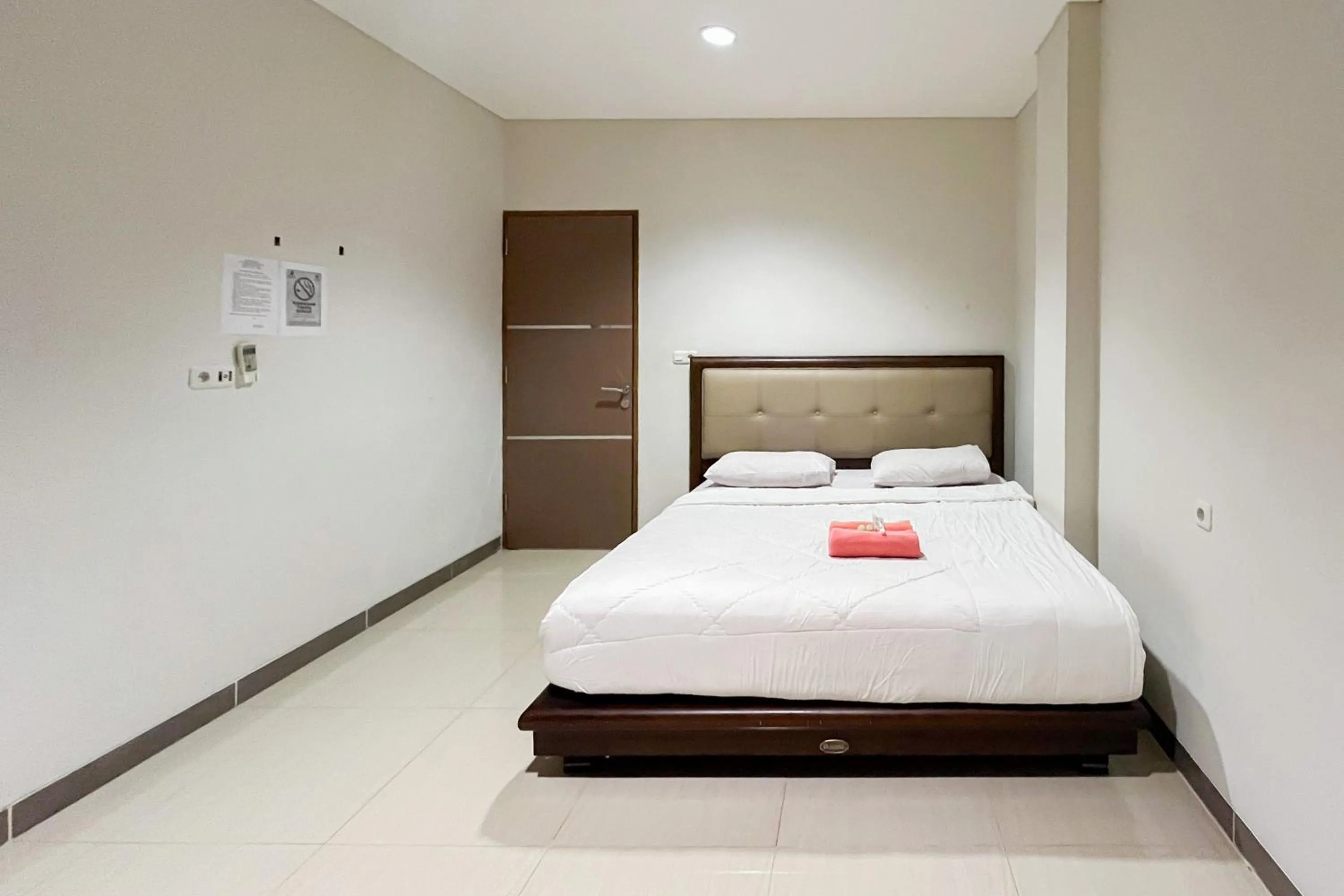 Bedroom, Bed in Urbanview Hotel Wongso Pangkal Pinang