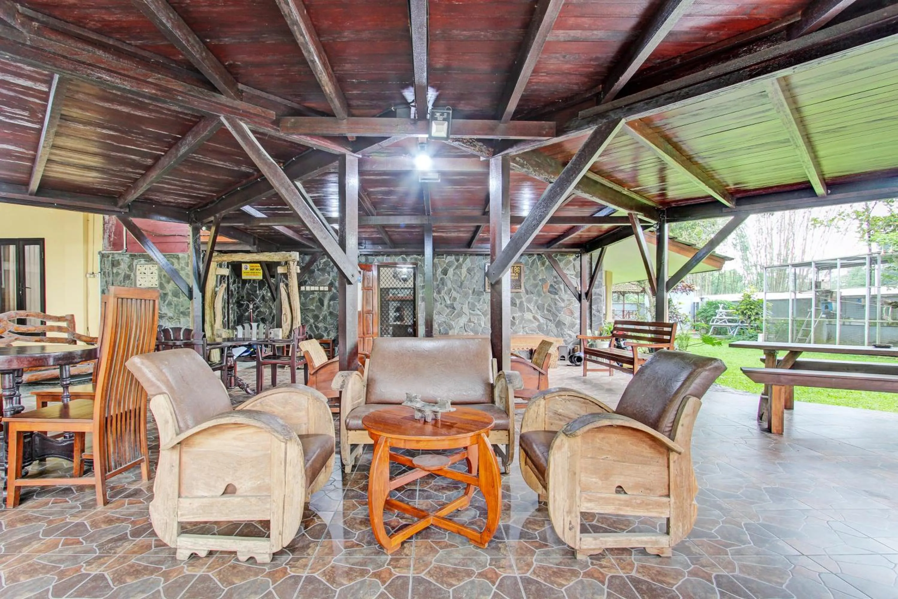 Lobby or reception in Hotel O Puri Adem 86 Syariah BunkbedNearMerapi Golf Club