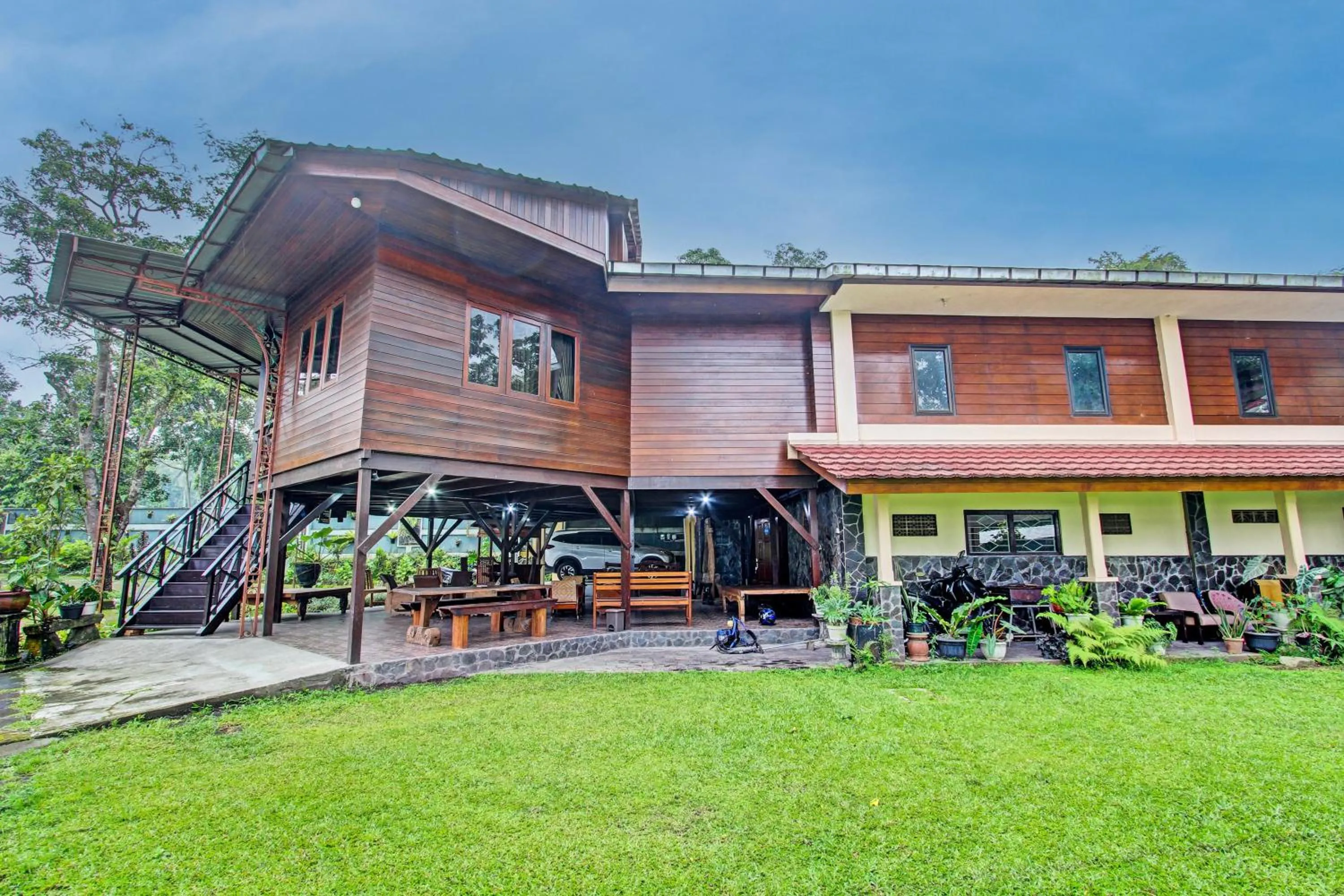 Facade/entrance in Hotel O Puri Adem 86 Syariah BunkbedNearMerapi Golf Club