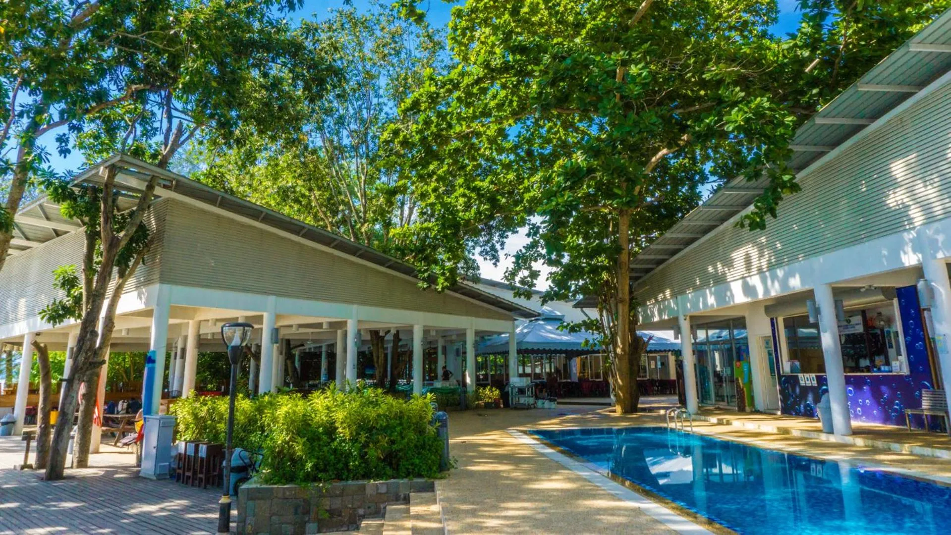 Property building in Mamutik Island Lodge