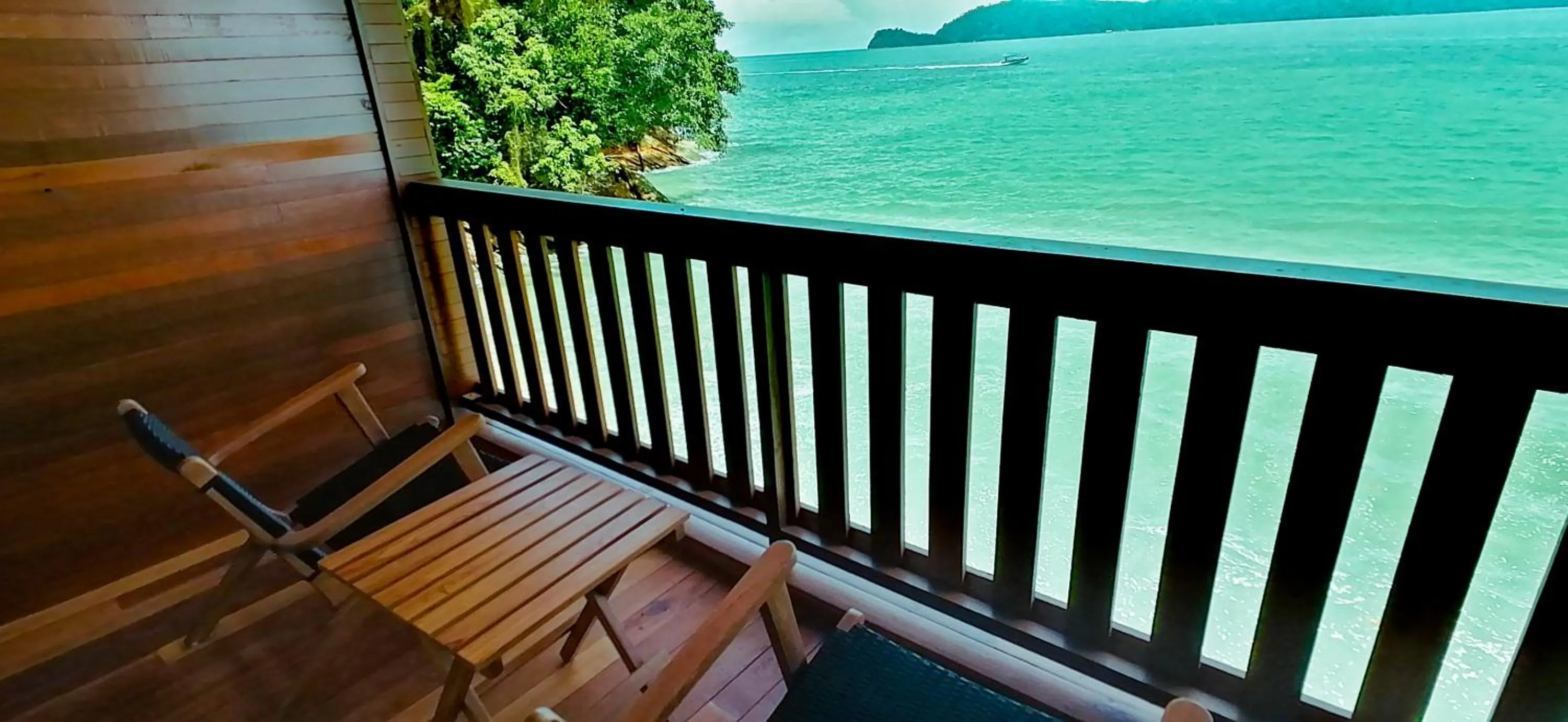 Sea view in Mamutik Island Lodge