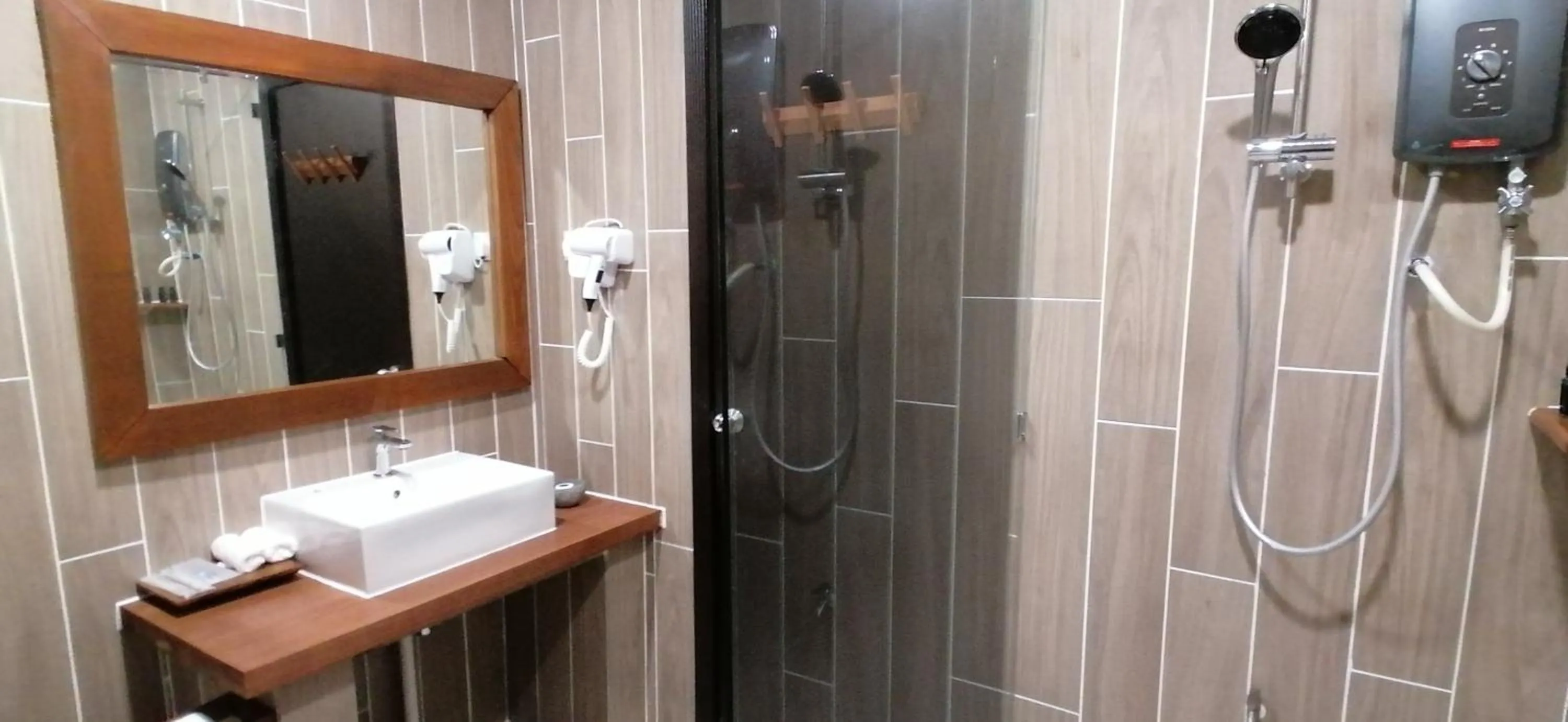 Shower in Mamutik Island Lodge