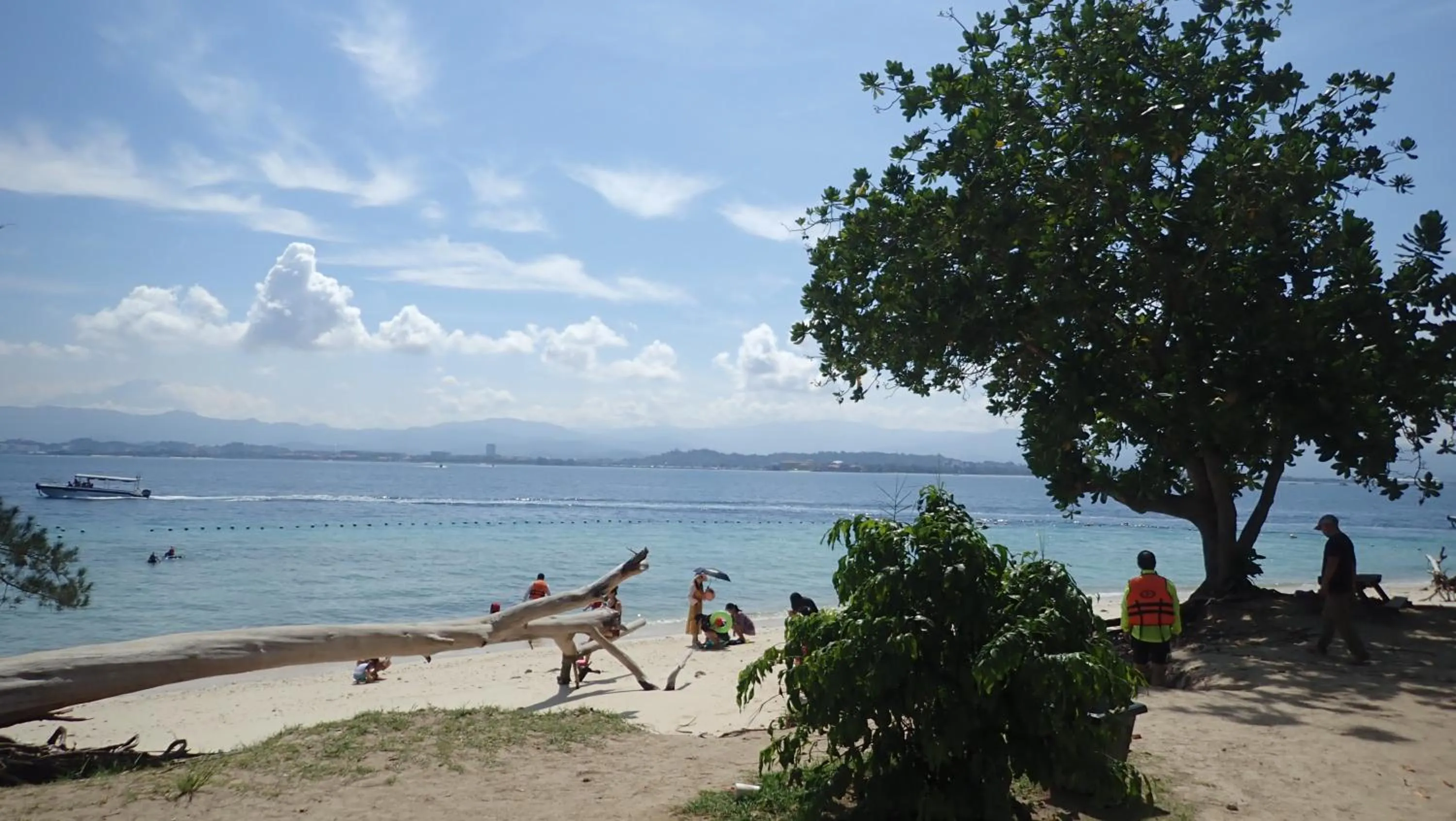 Snorkeling in Mamutik Island Lodge