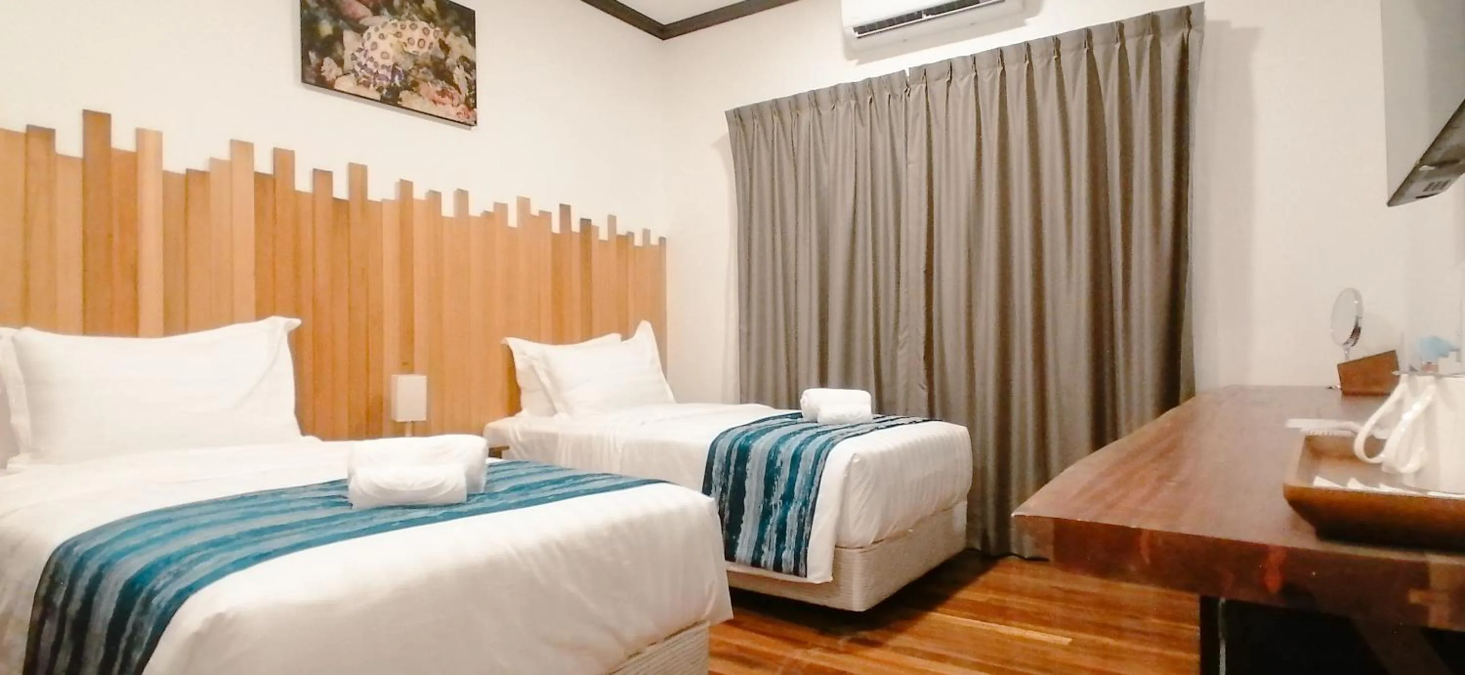 Bedroom, Bed in Mamutik Island Lodge