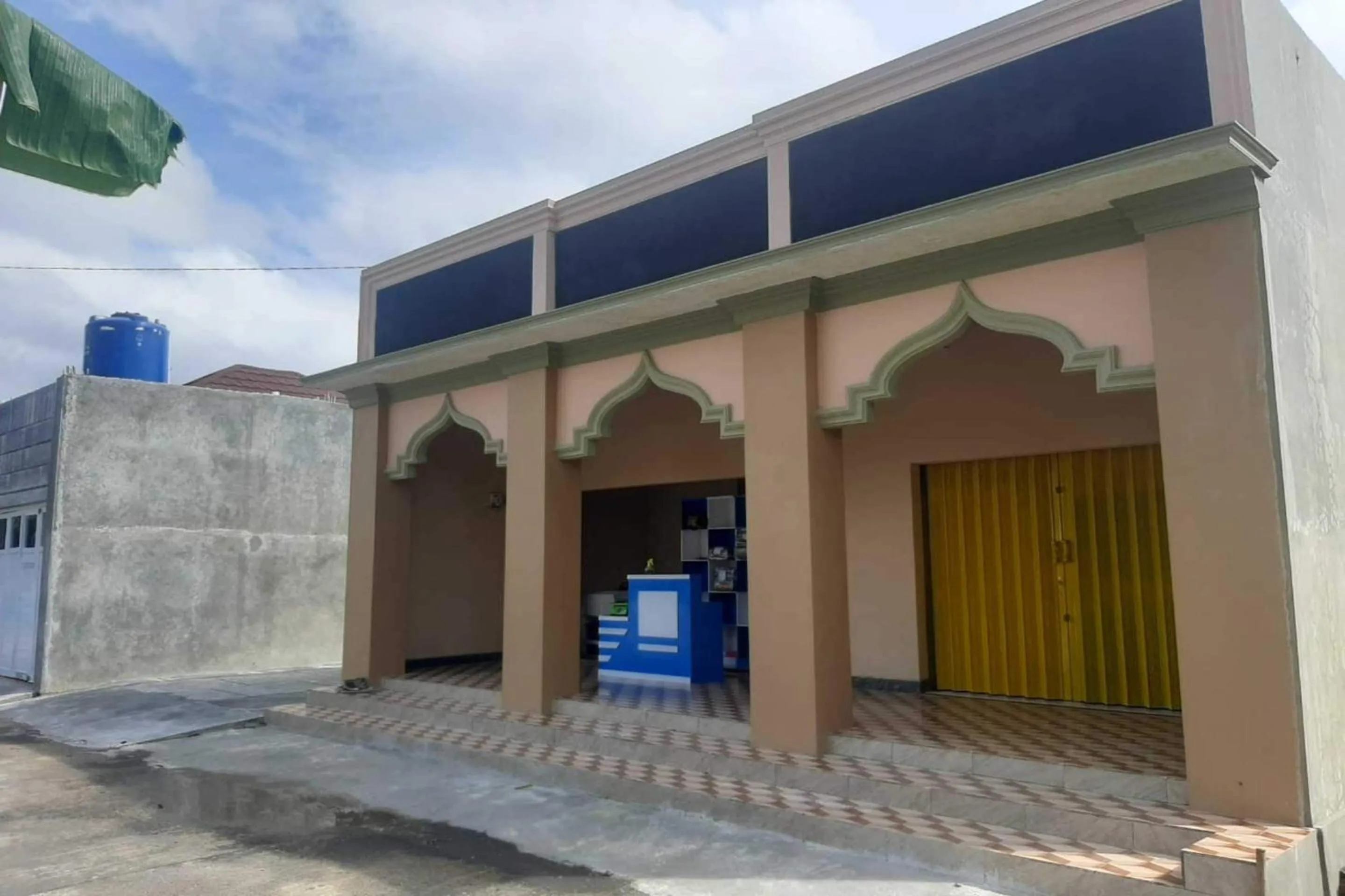 Facade/entrance in Hotel O Syagita Kos & Penginapan Syariah