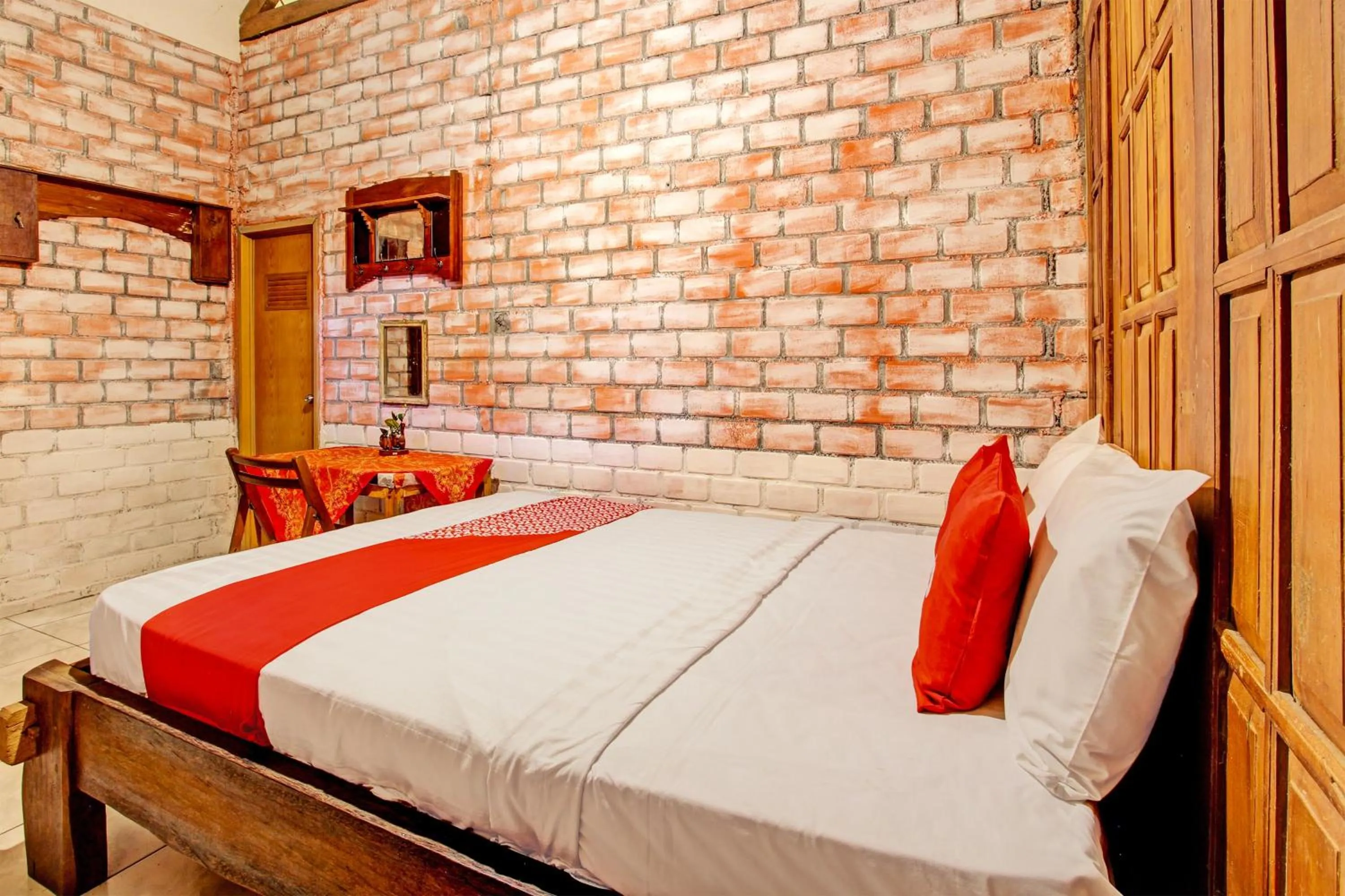 Bedroom in Hotel O Omah Baturan Syariah