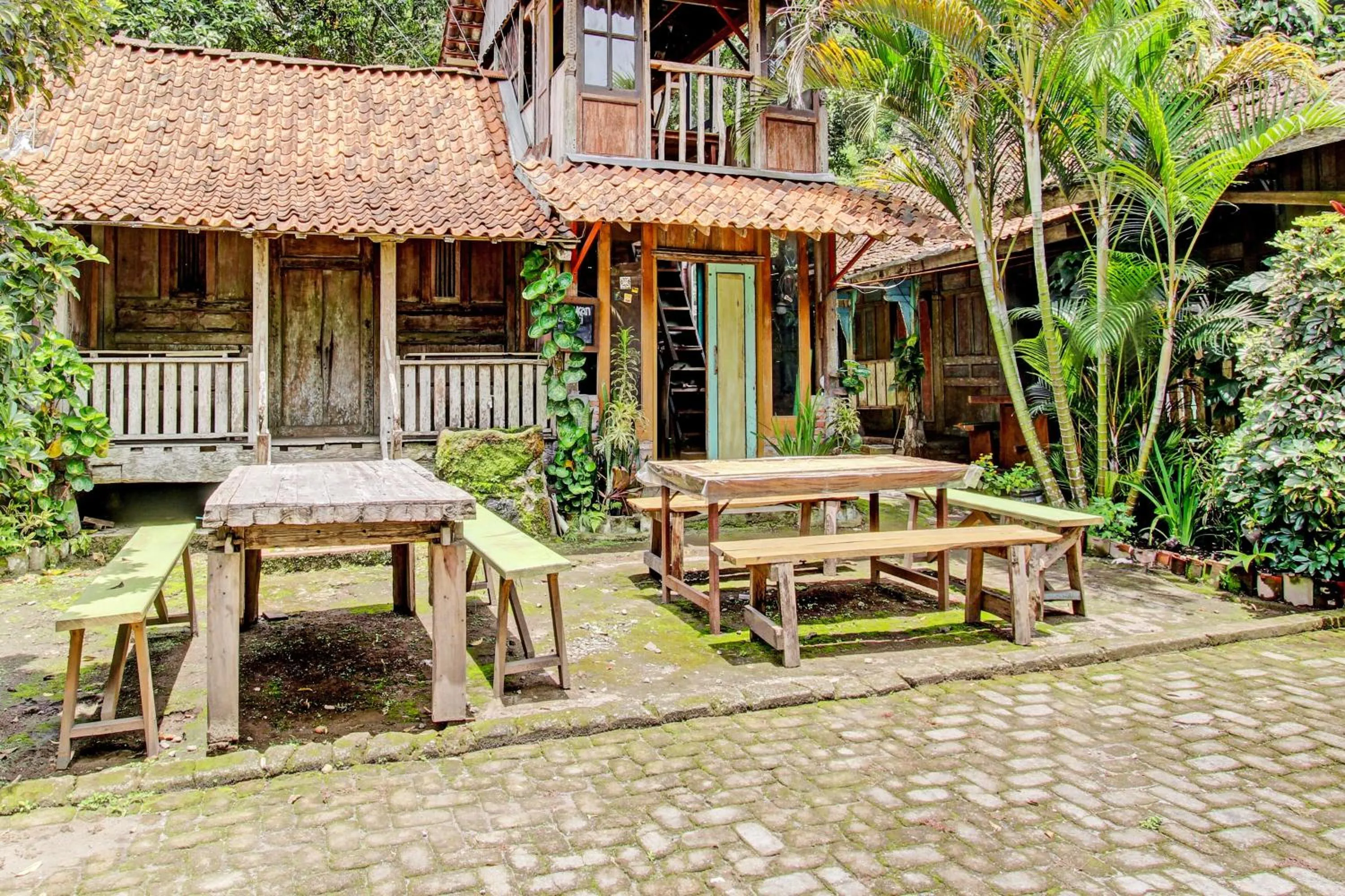 Lobby or reception in Hotel O Omah Baturan Syariah