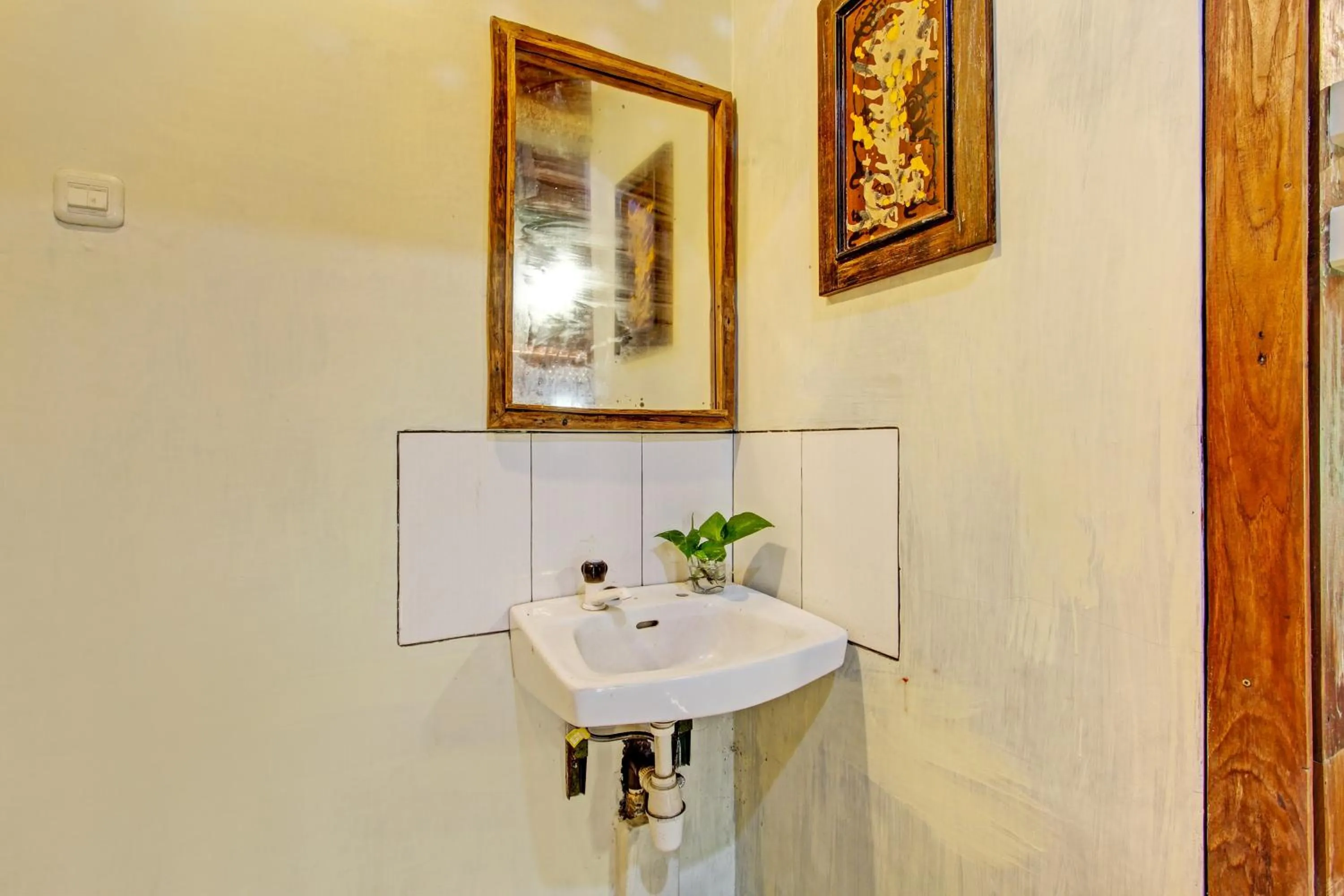 Bathroom in Hotel O Omah Baturan Syariah