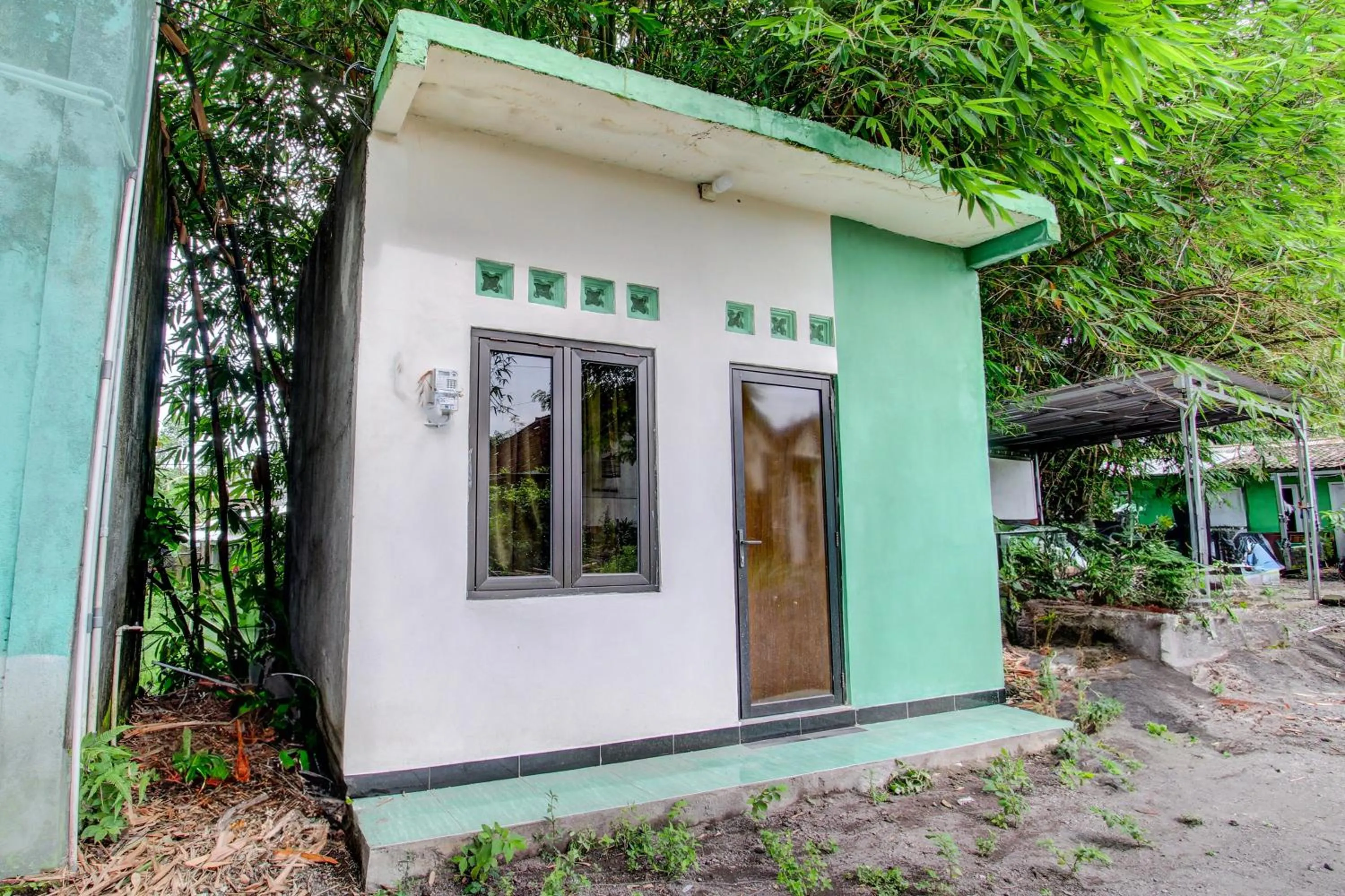 Facade/entrance in Hotel O Homestay Bambu Oerip Syariah